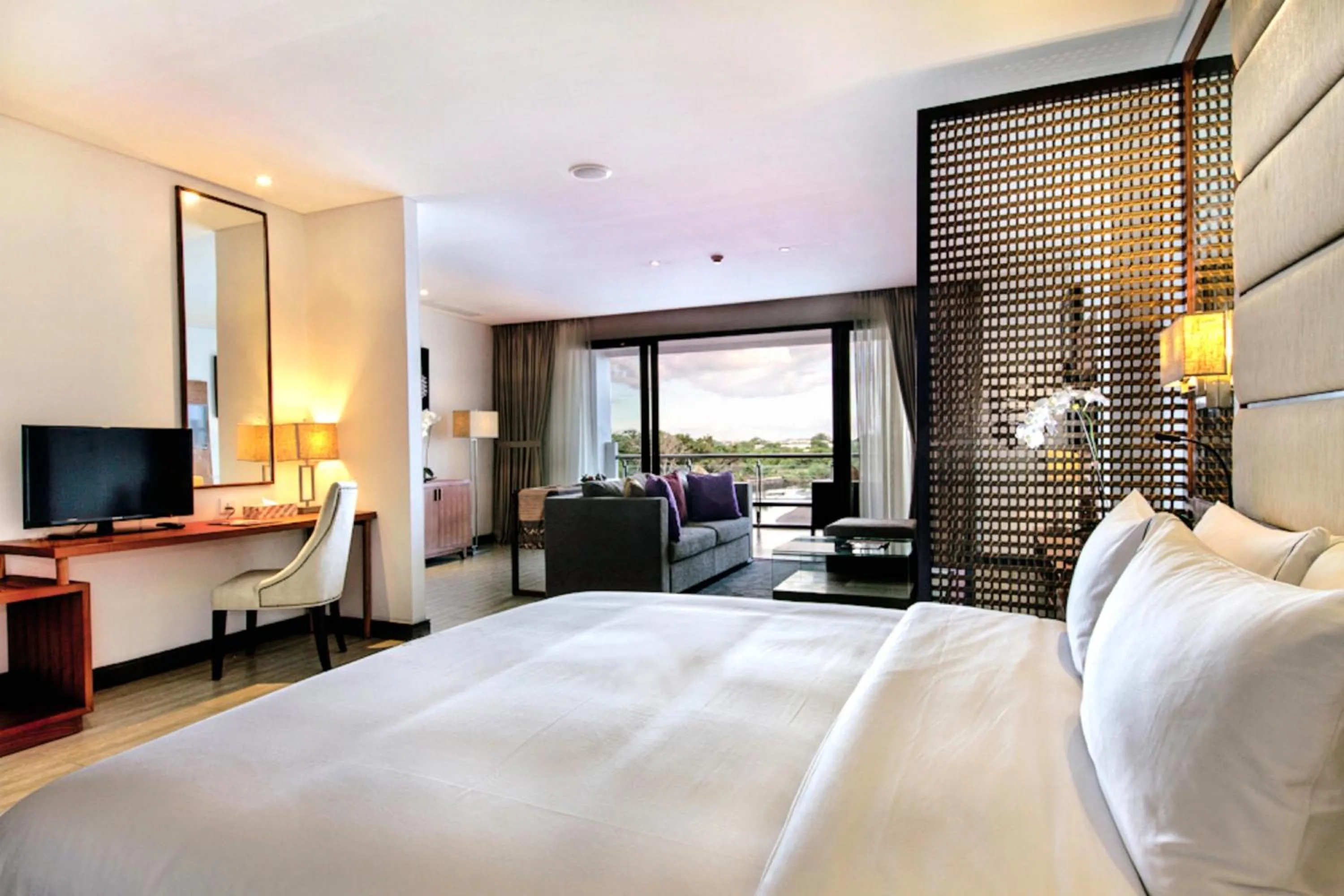 Garden, Bed in Lv8 Resort Hotel