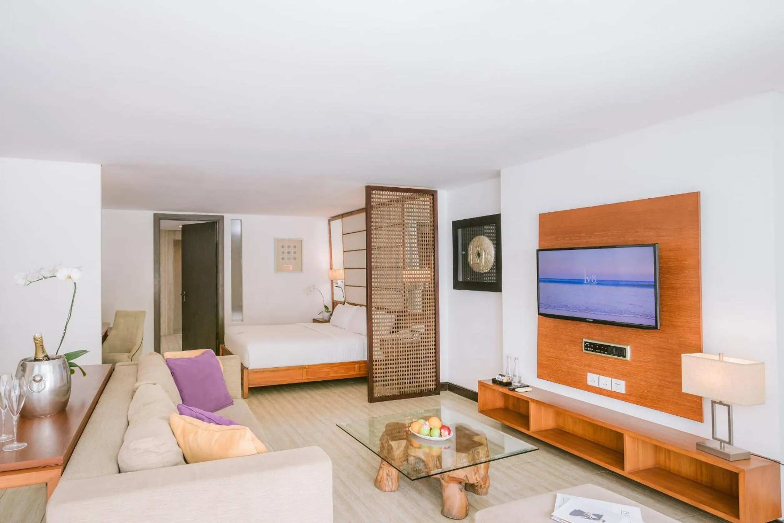 Property building, Bed in Lv8 Resort Hotel