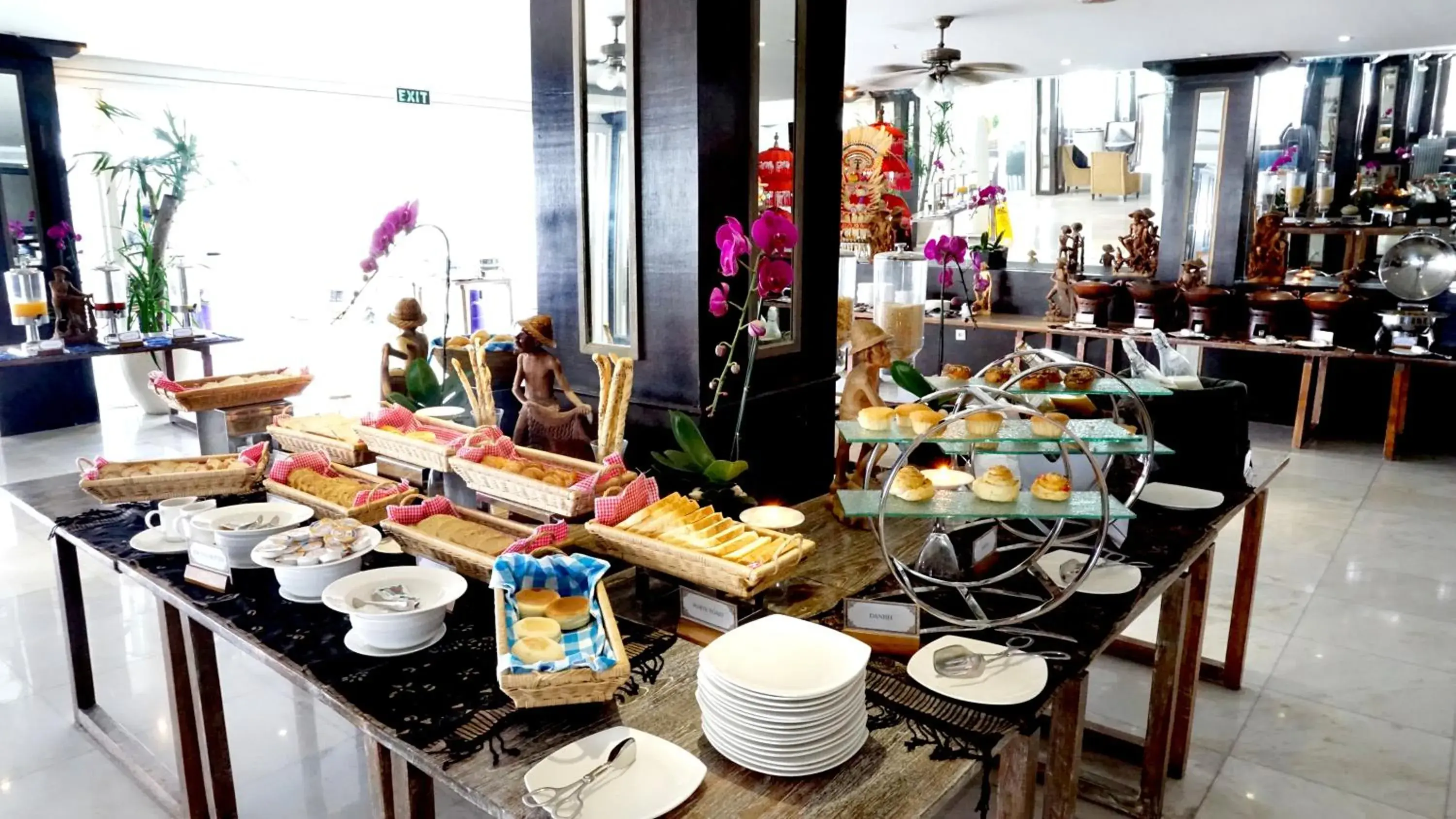 Restaurant/places to eat in Lv8 Resort Hotel Restaurant/places to eat in Lv8 Resort Hotel