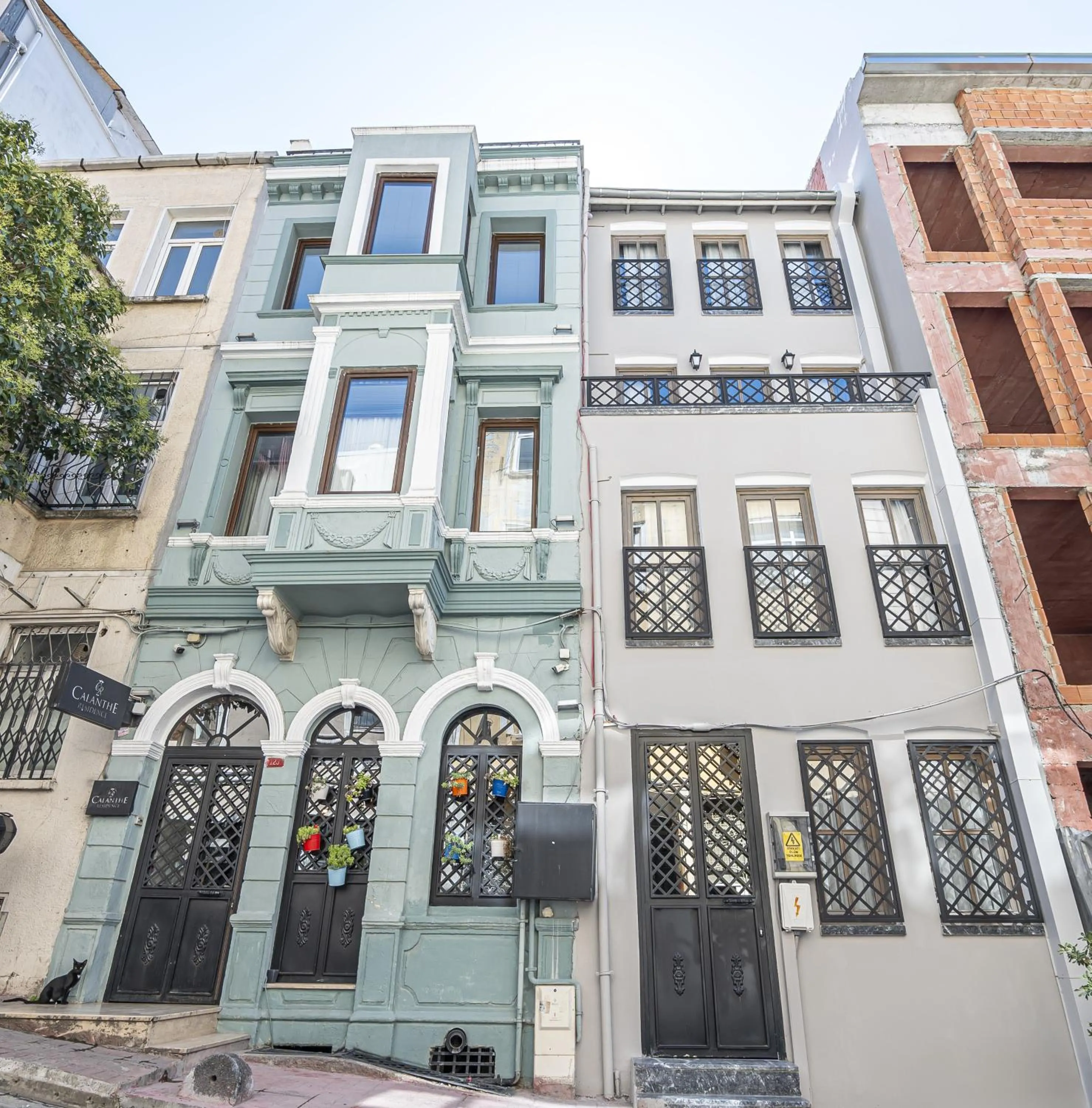 Property building in Calanthe Residence