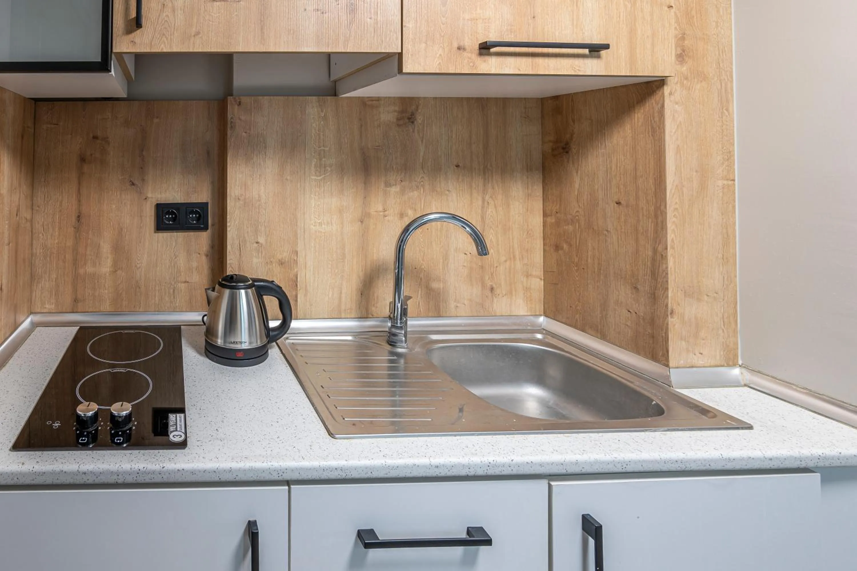Kitchen or kitchenette in Calanthe Residence