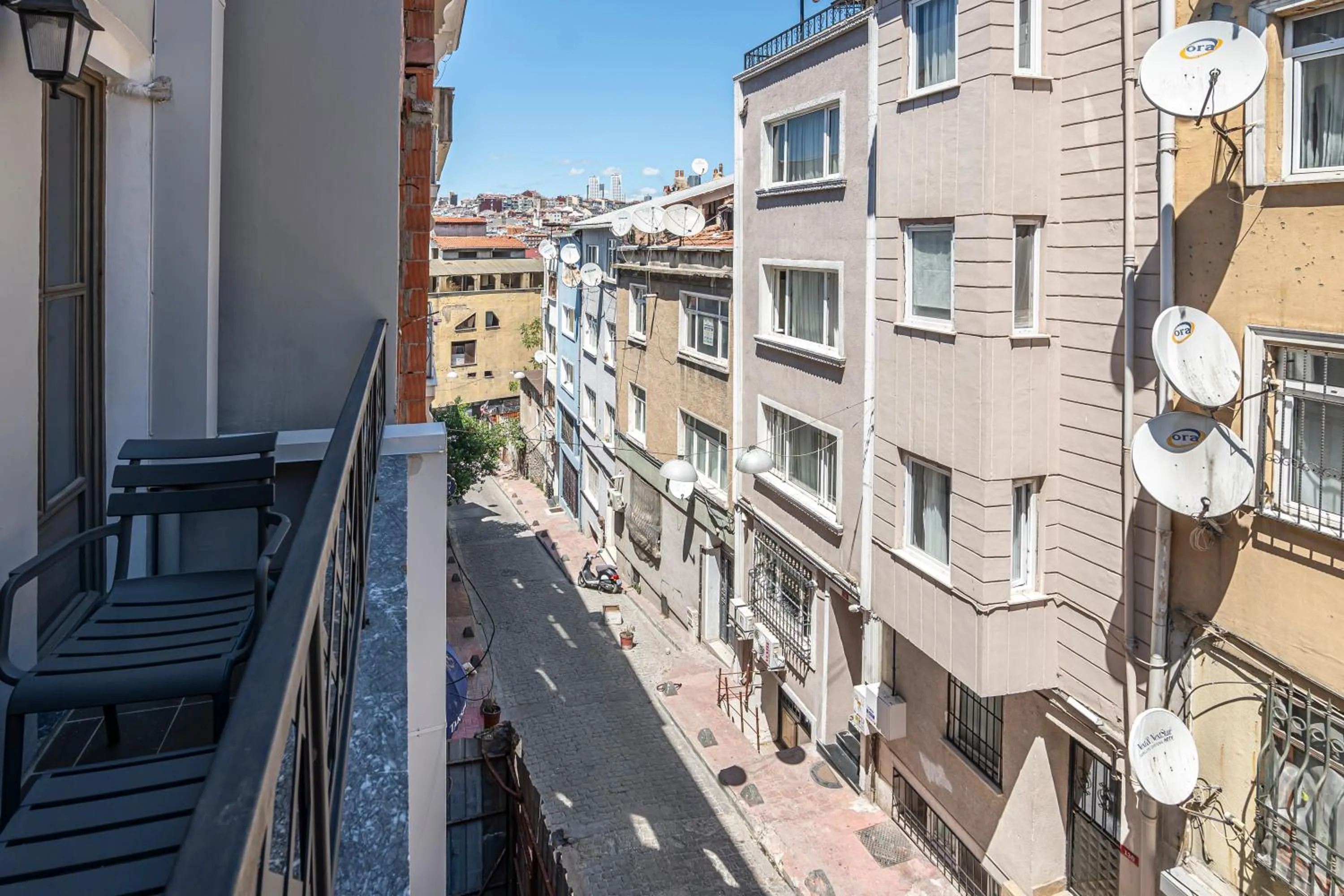 Neighbourhood in Calanthe Residence