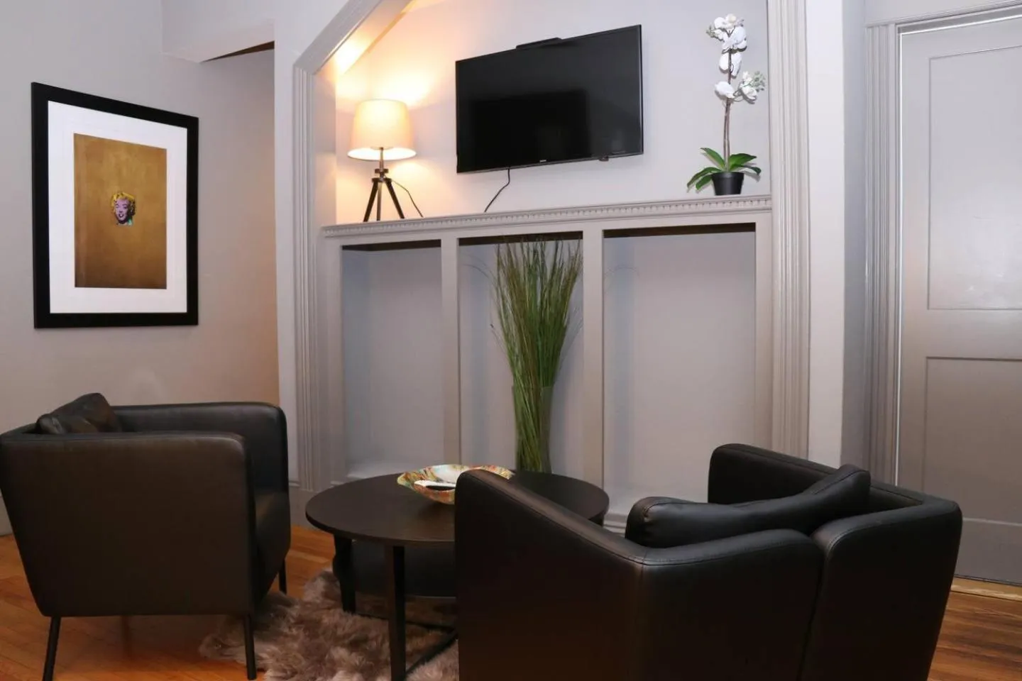 Communal lounge/ TV room in A Stylish Stay w/ a Queen Bed, Heated Floors.. #29
