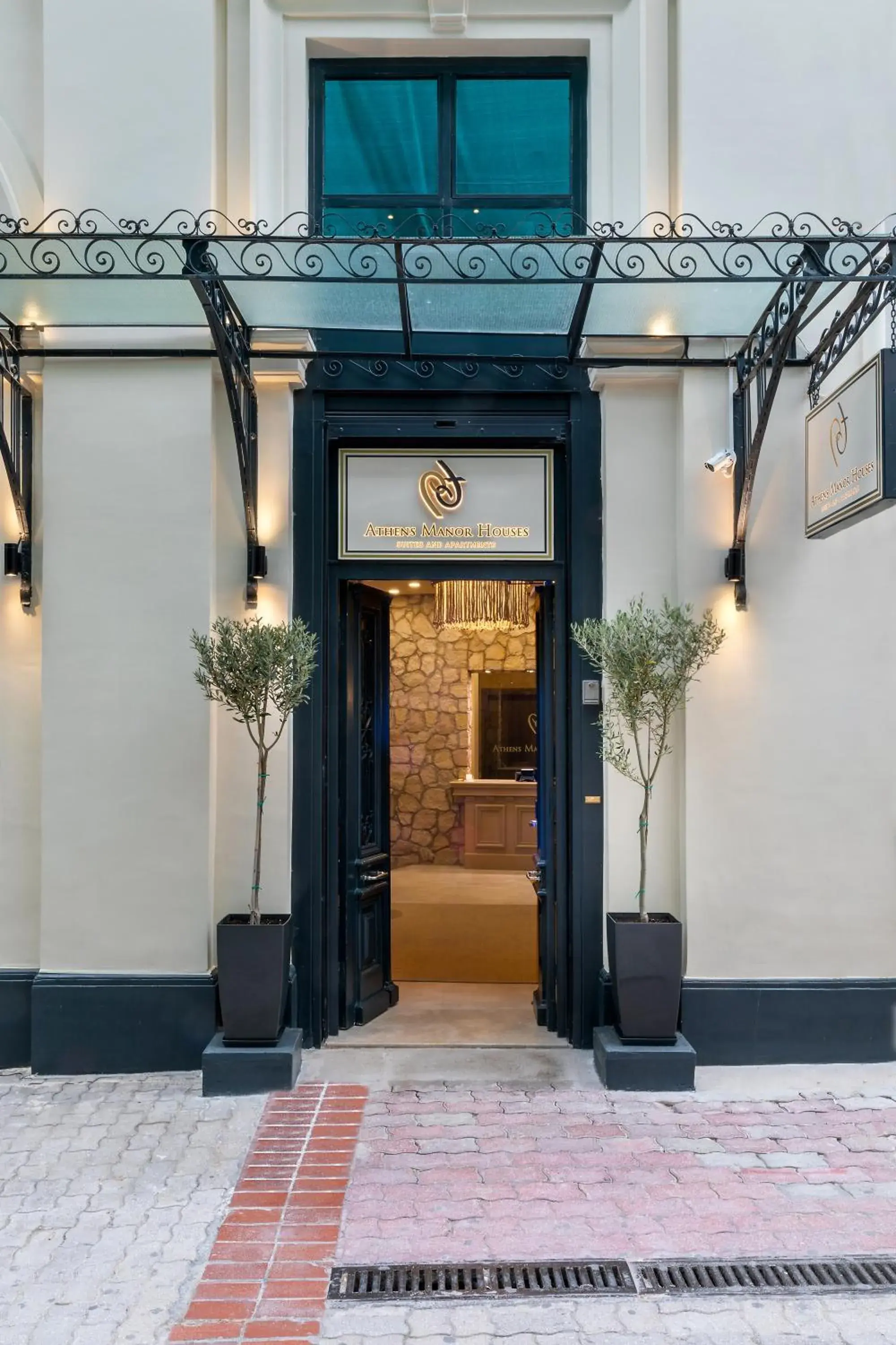 Property building in Athens Manor Houses Property building in Athens Manor Houses