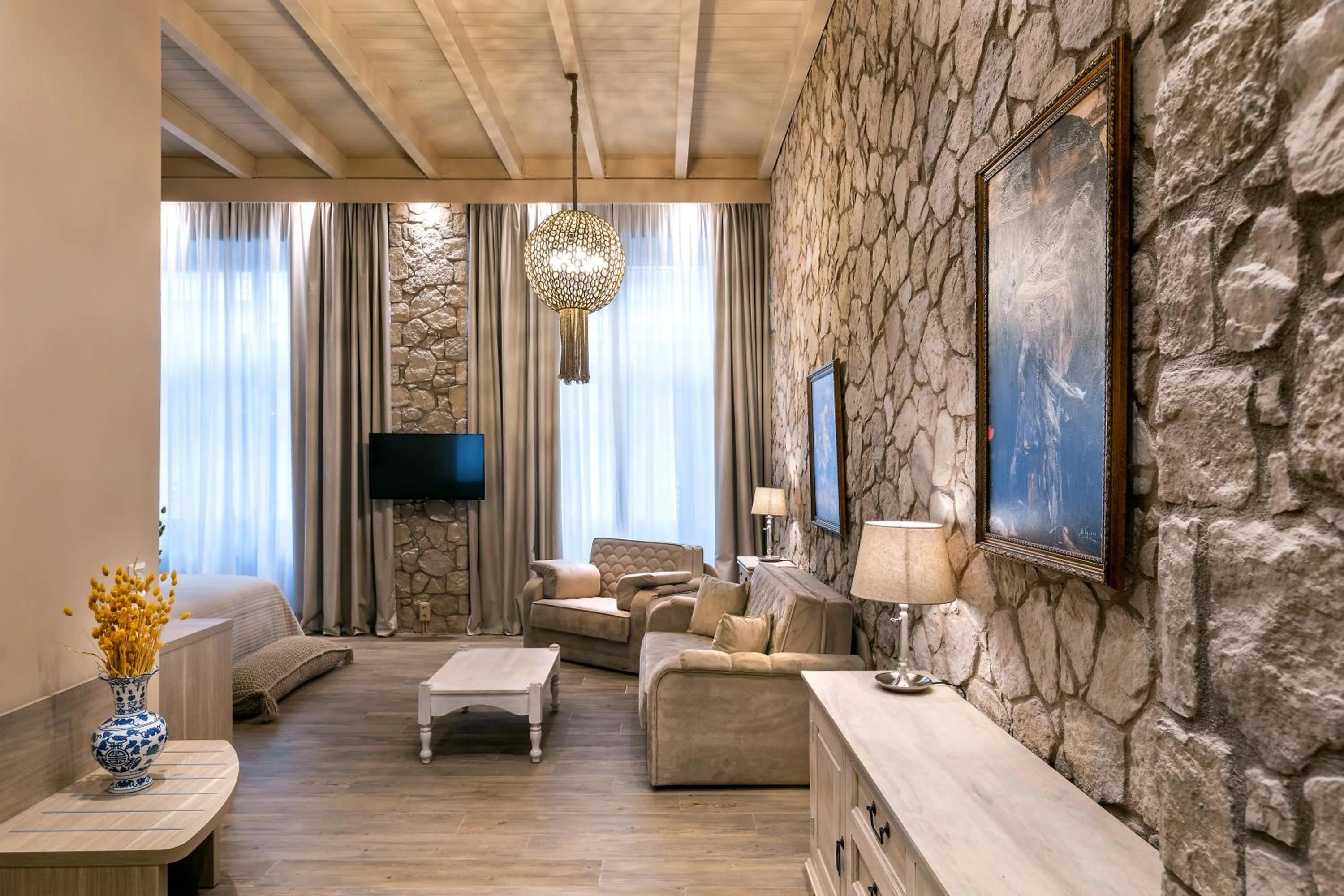 TV and multimedia in Athens Manor Houses