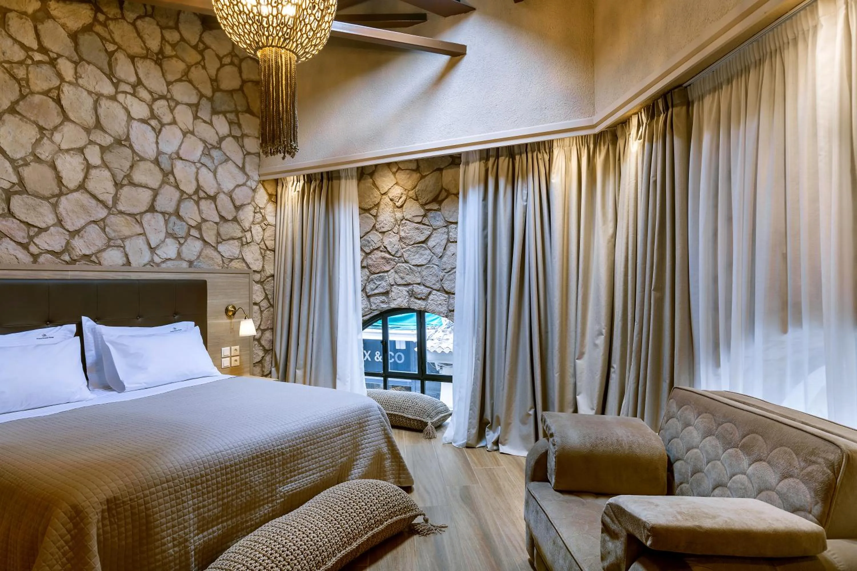 Photo of the whole room, Bed in Athens Manor Houses