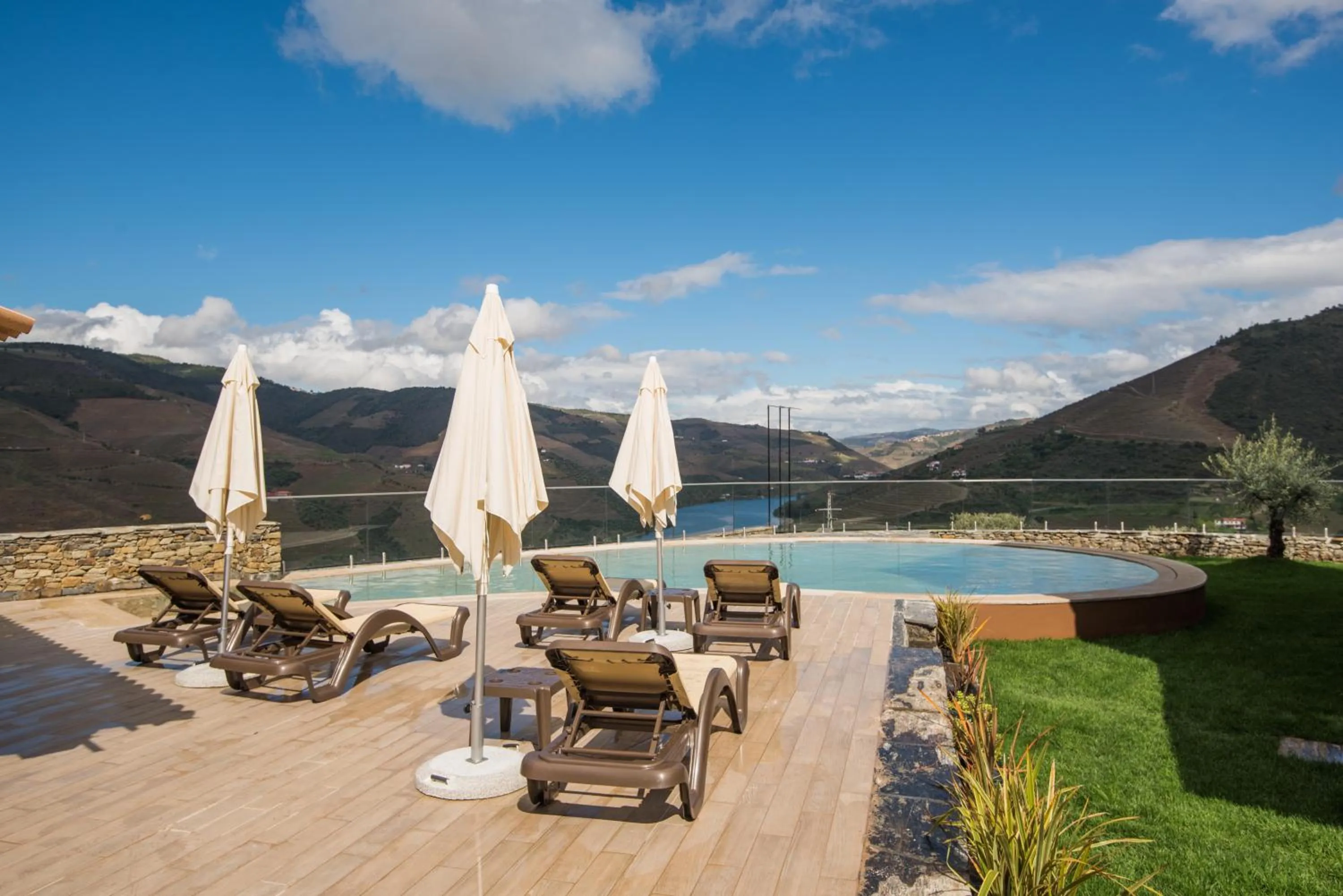 Swimming pool in Vila Gale Douro Vineyards