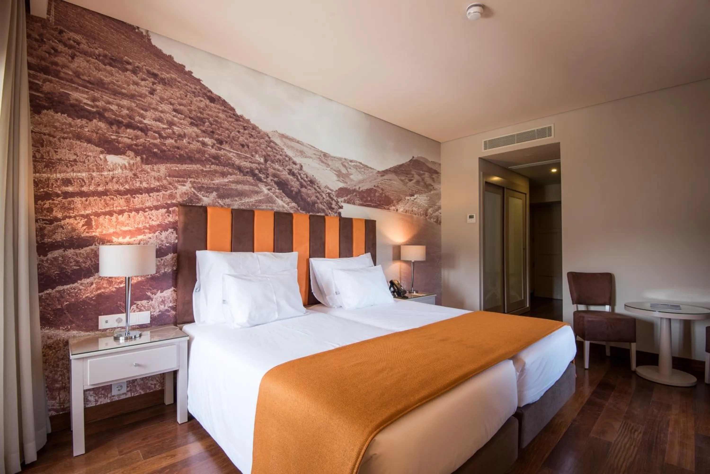 Bathroom, Bed in Vila Gale Douro Vineyards