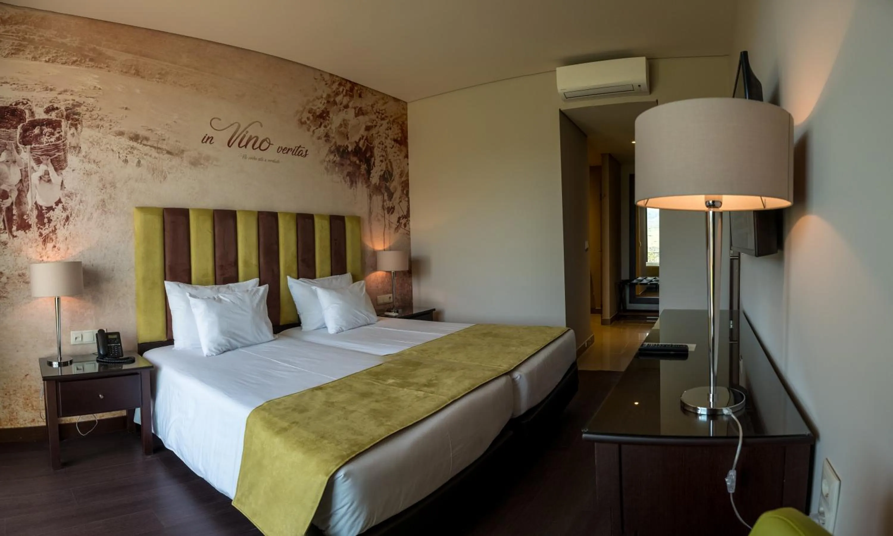 Photo of the whole room, Bed in Vila Gale Douro Vineyards