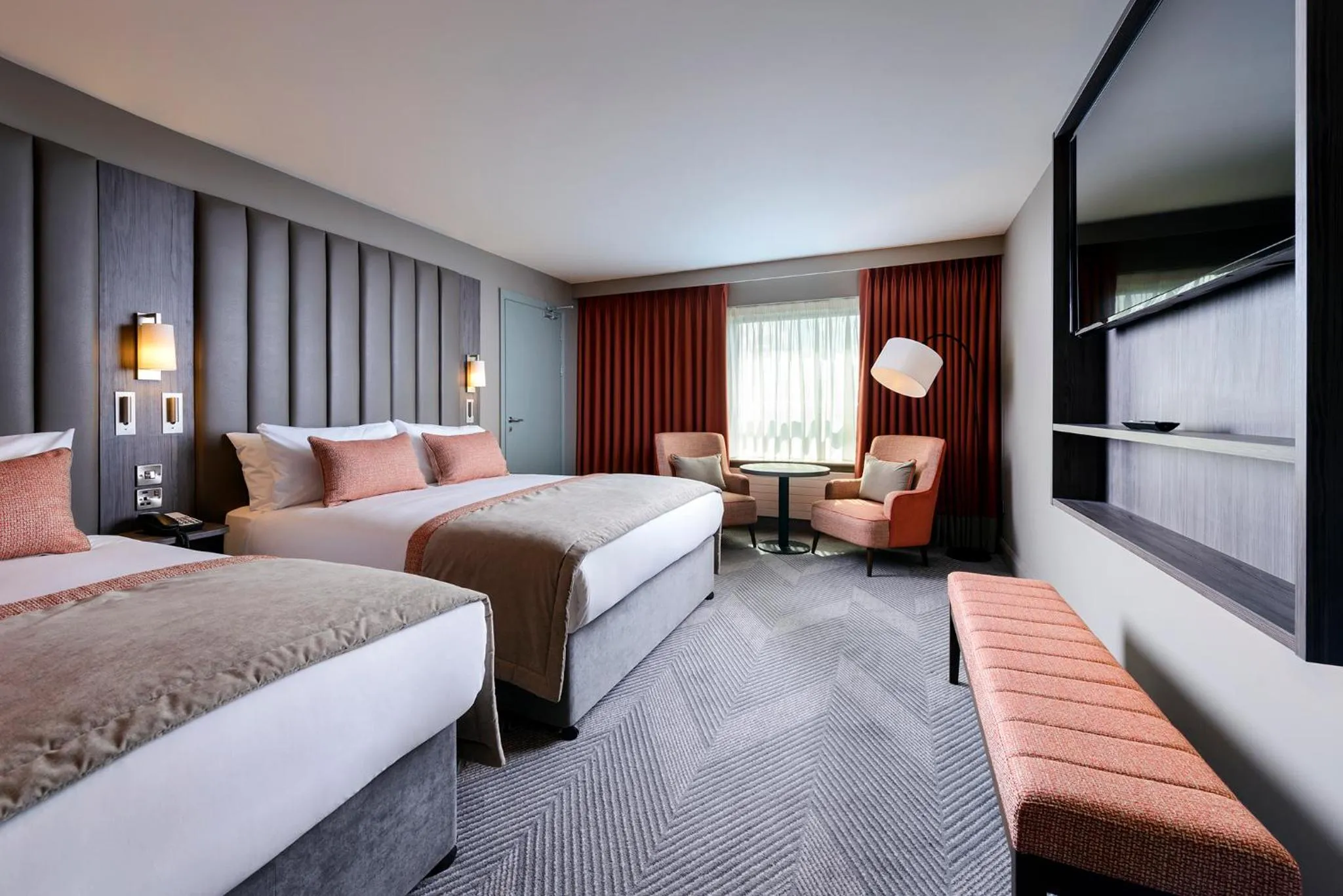 Photo of the whole room, Bed in Hotel Killarney