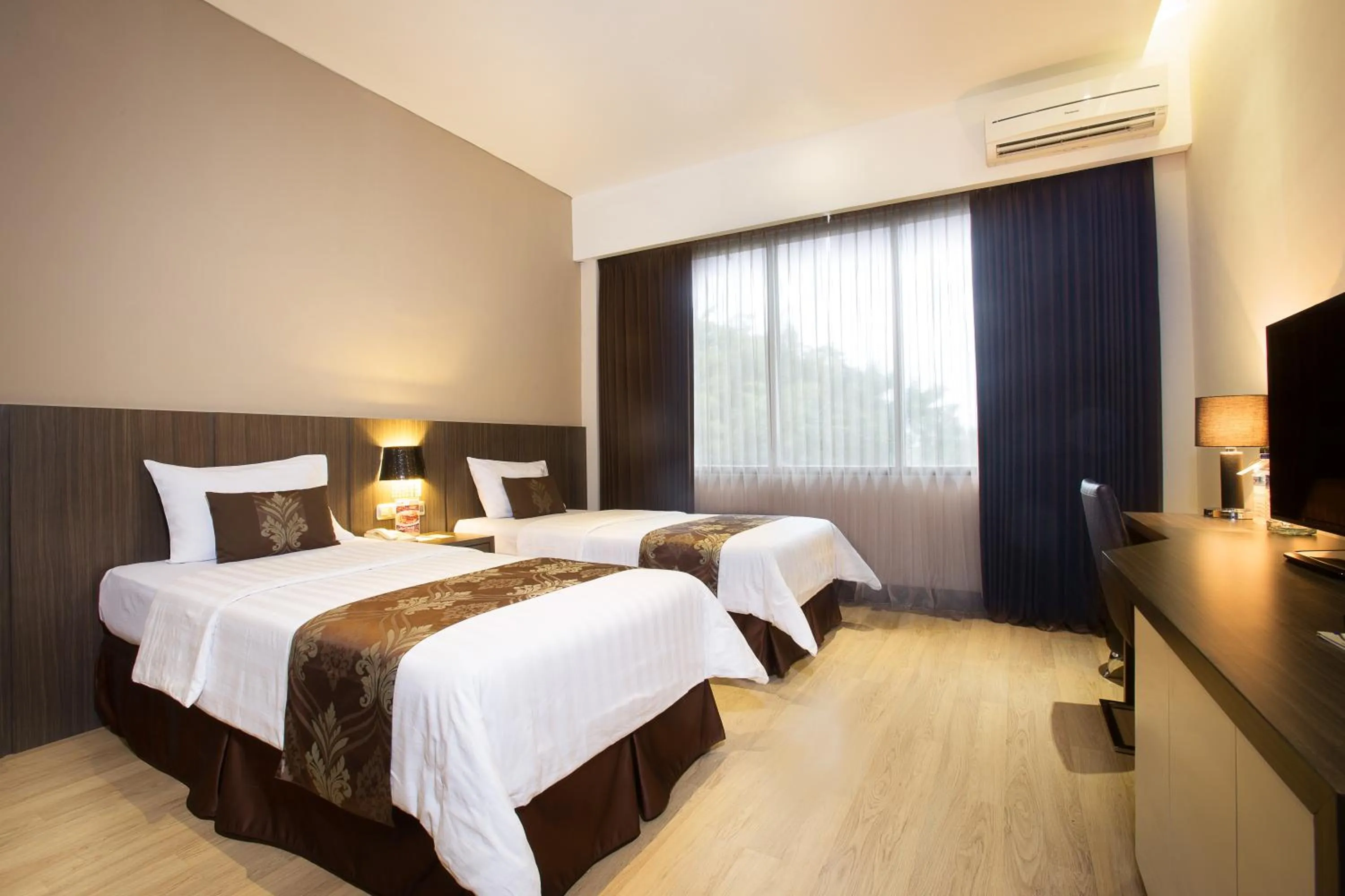 Bed in Grand Kecubung Hotel