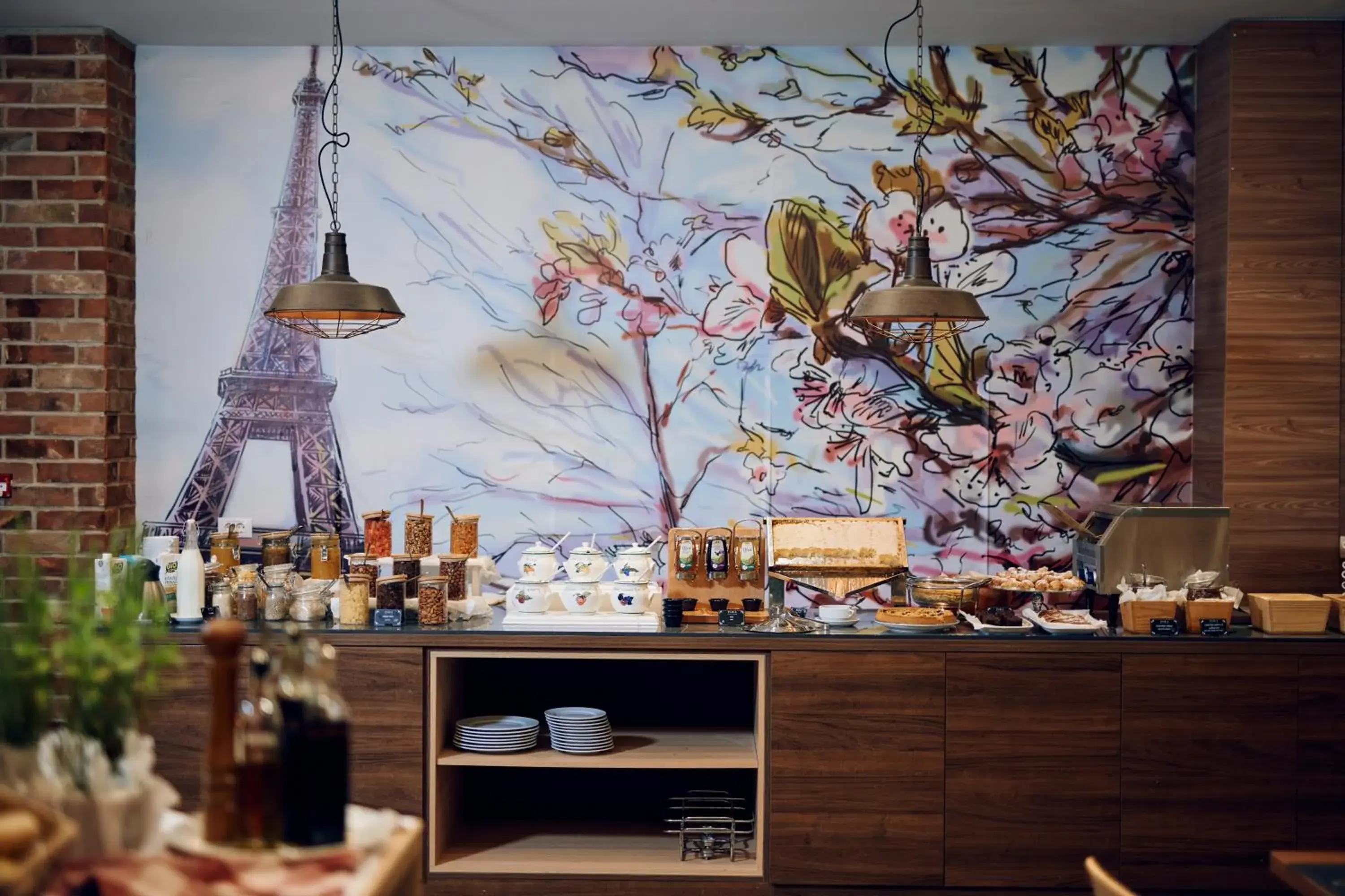 Restaurant/places to eat in Hotel Paris Restaurant/places to eat in Hotel Paris