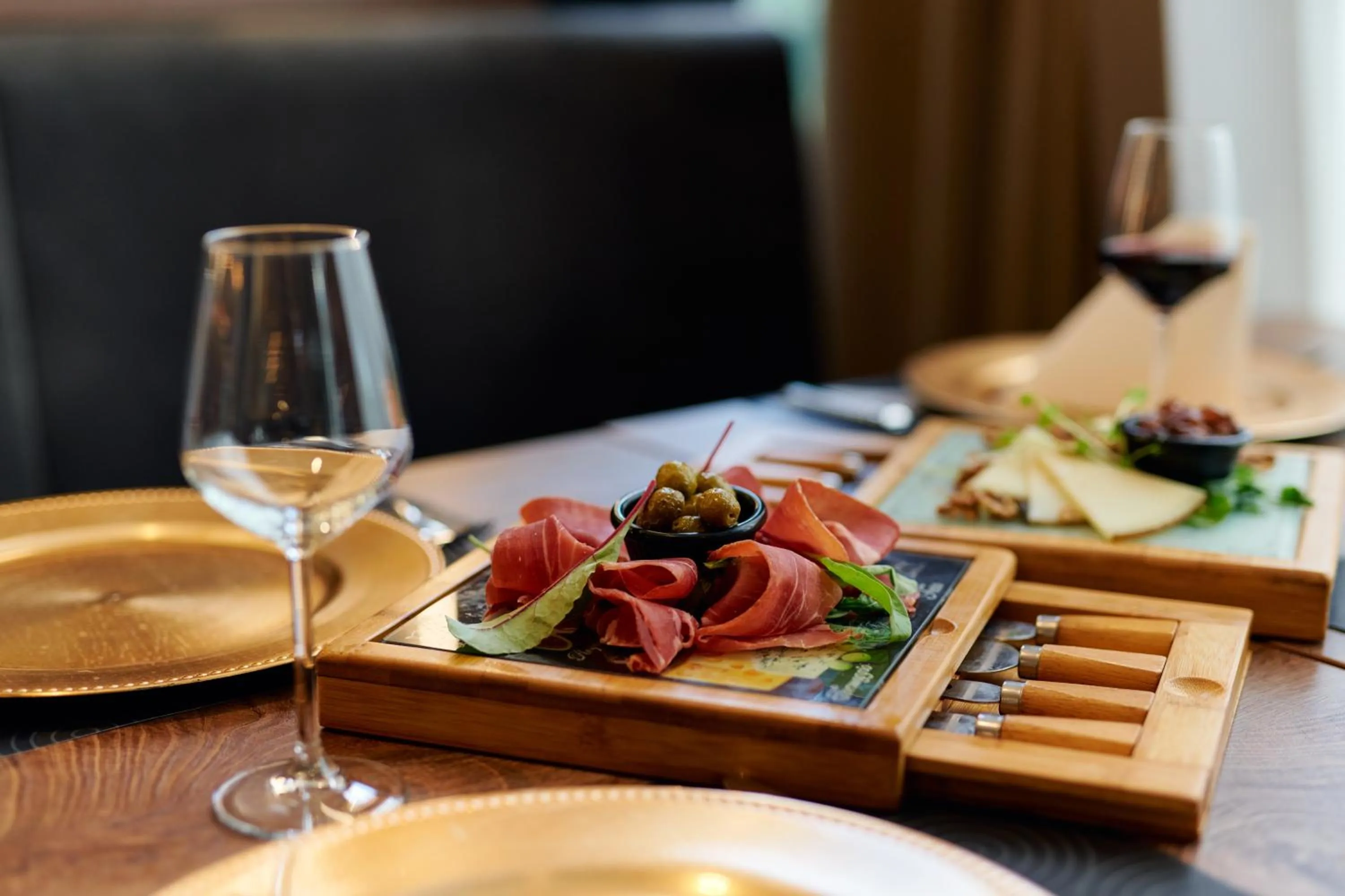 Food and drinks in Hotel Paris