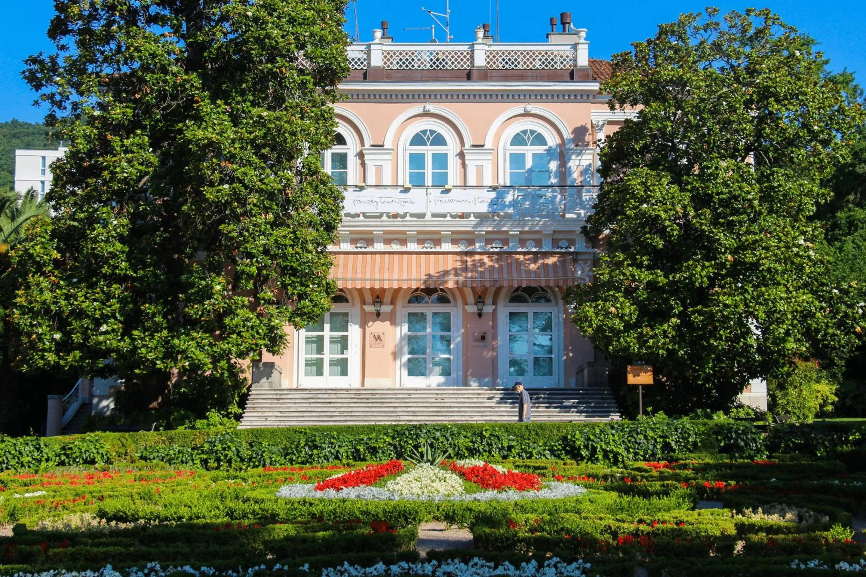 Nearby landmark in Hotel Paris