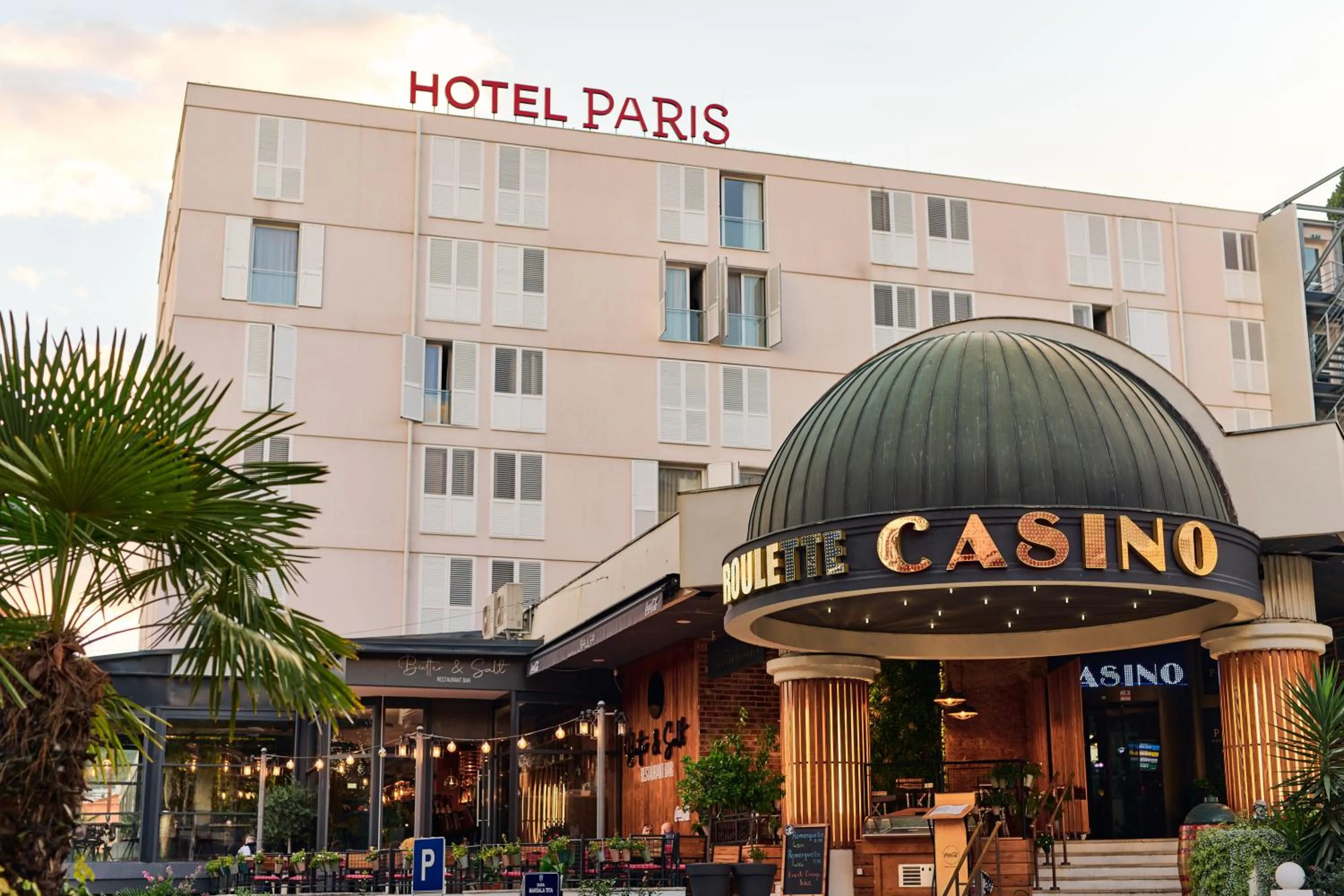 Property building in Hotel Paris