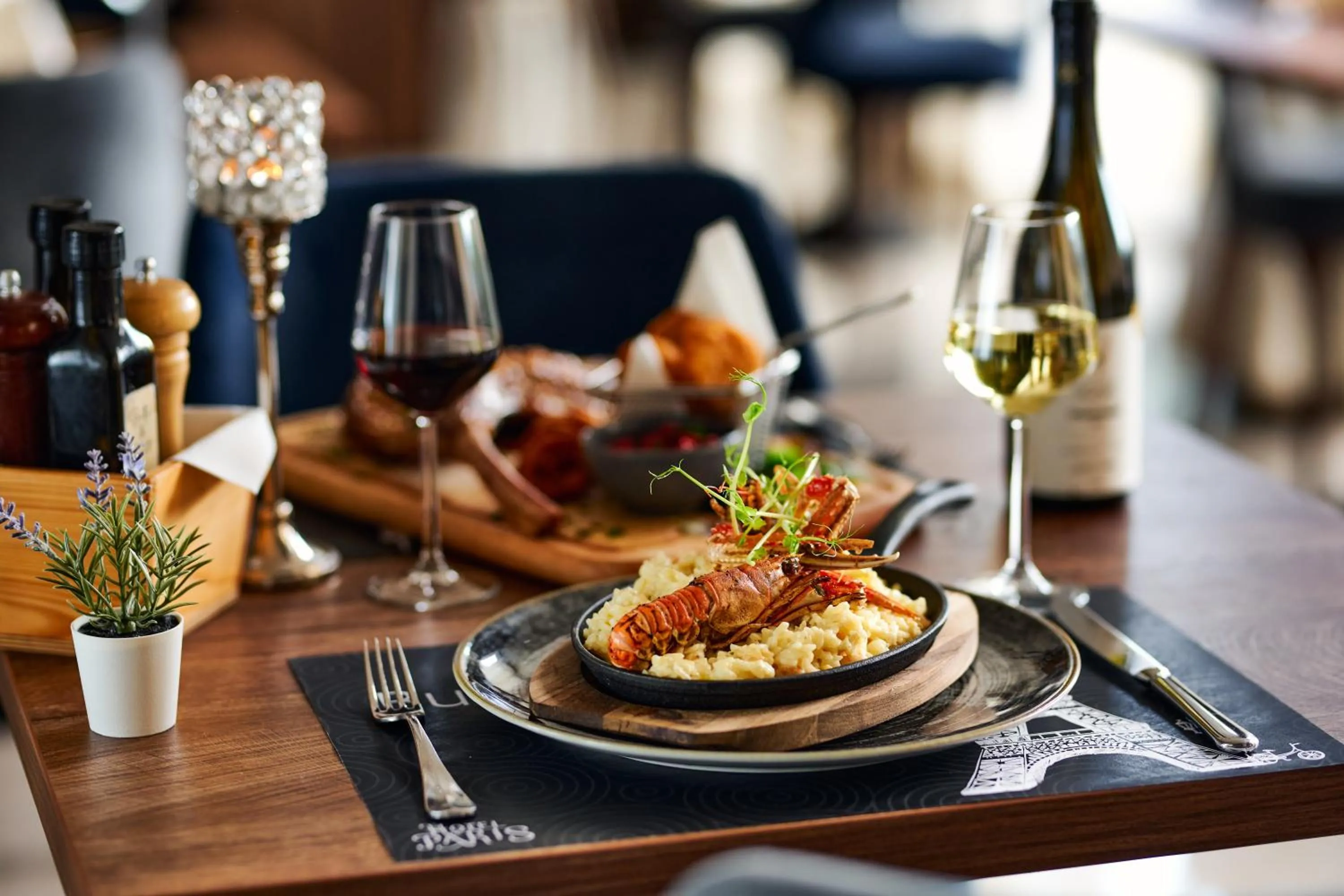 Food and drinks in Hotel Paris