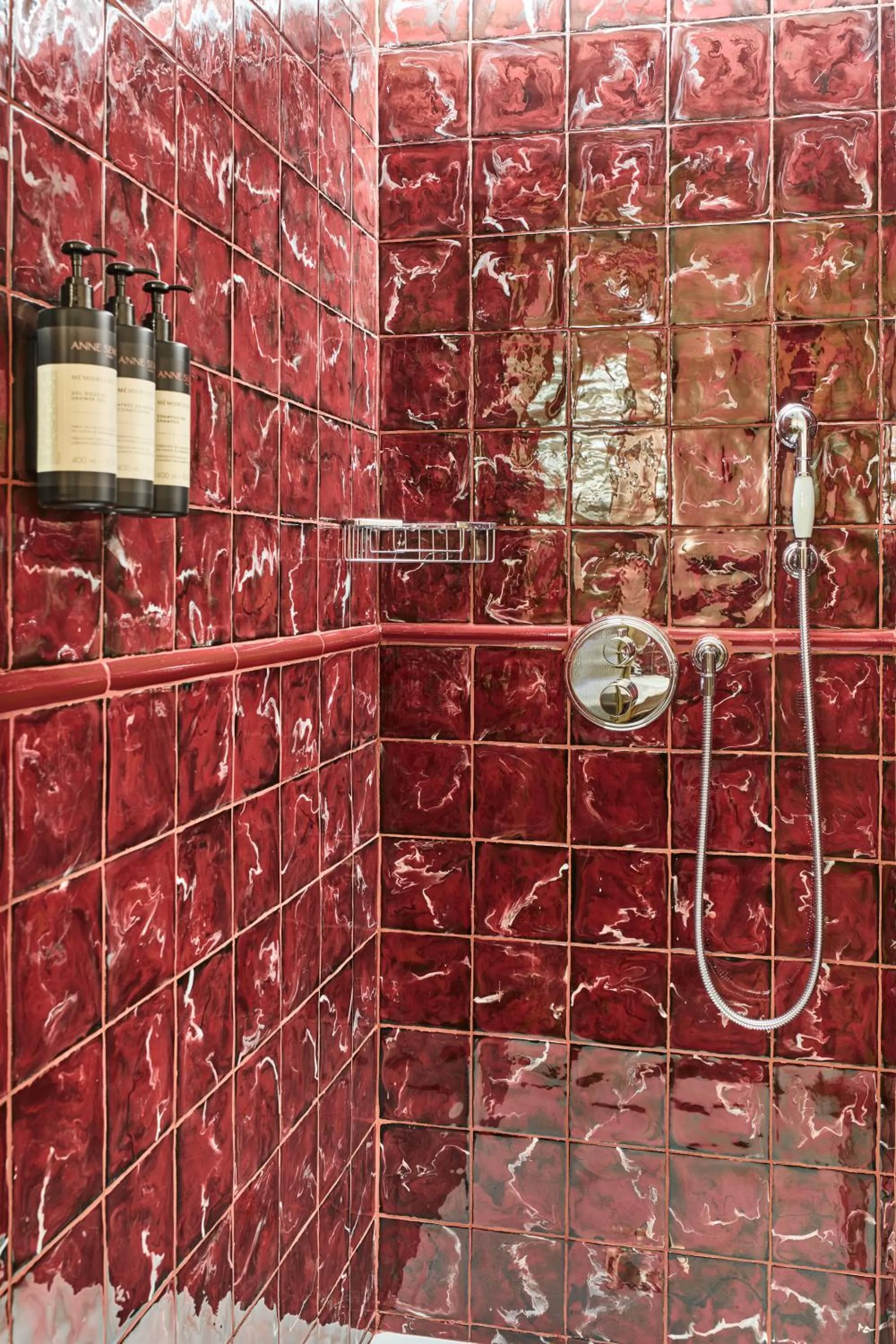 Shower in Hotel España Ramblas