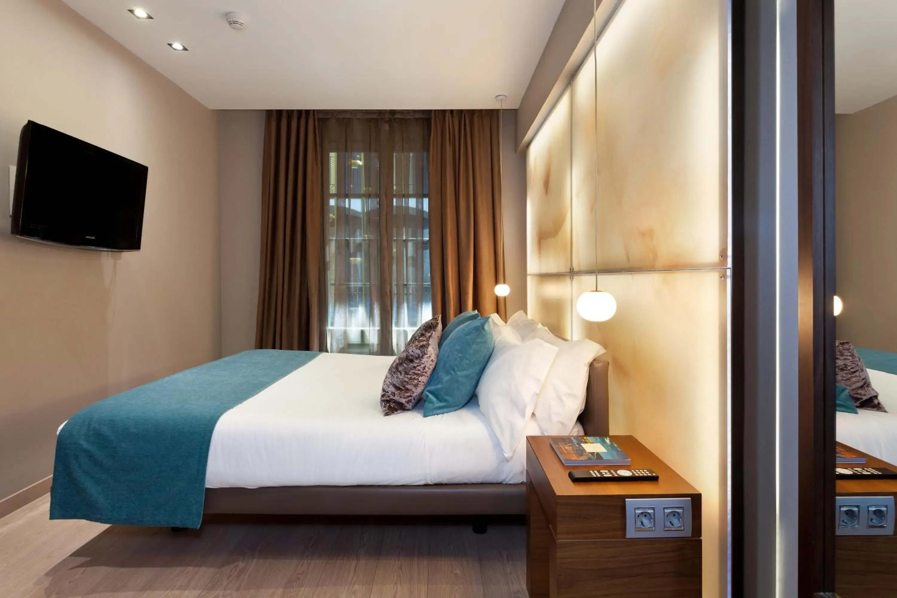 Bed in Hotel España Ramblas Bed in Hotel España Ramblas