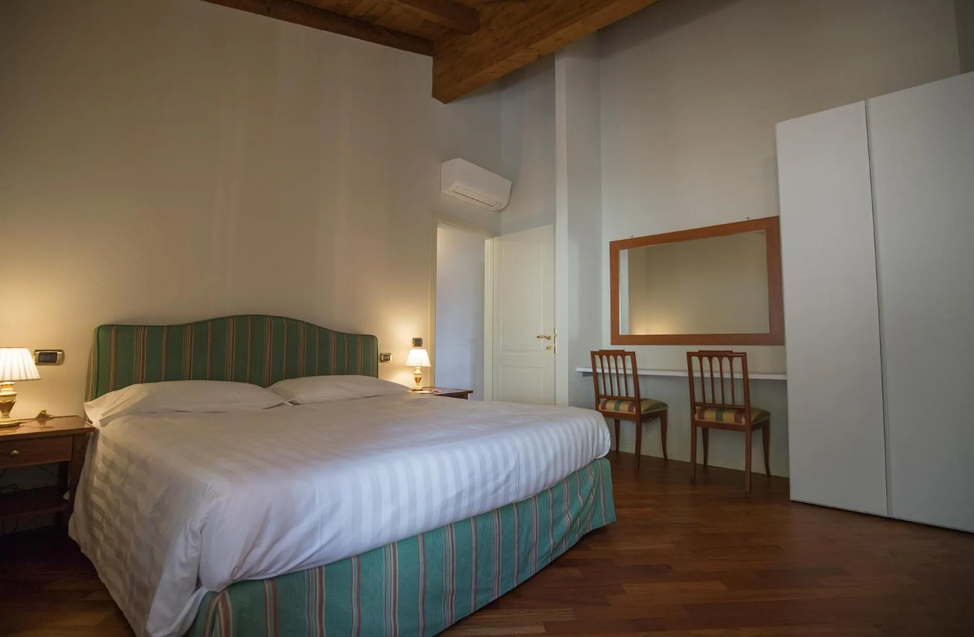 Bed in Apartments Golf Bogliaco