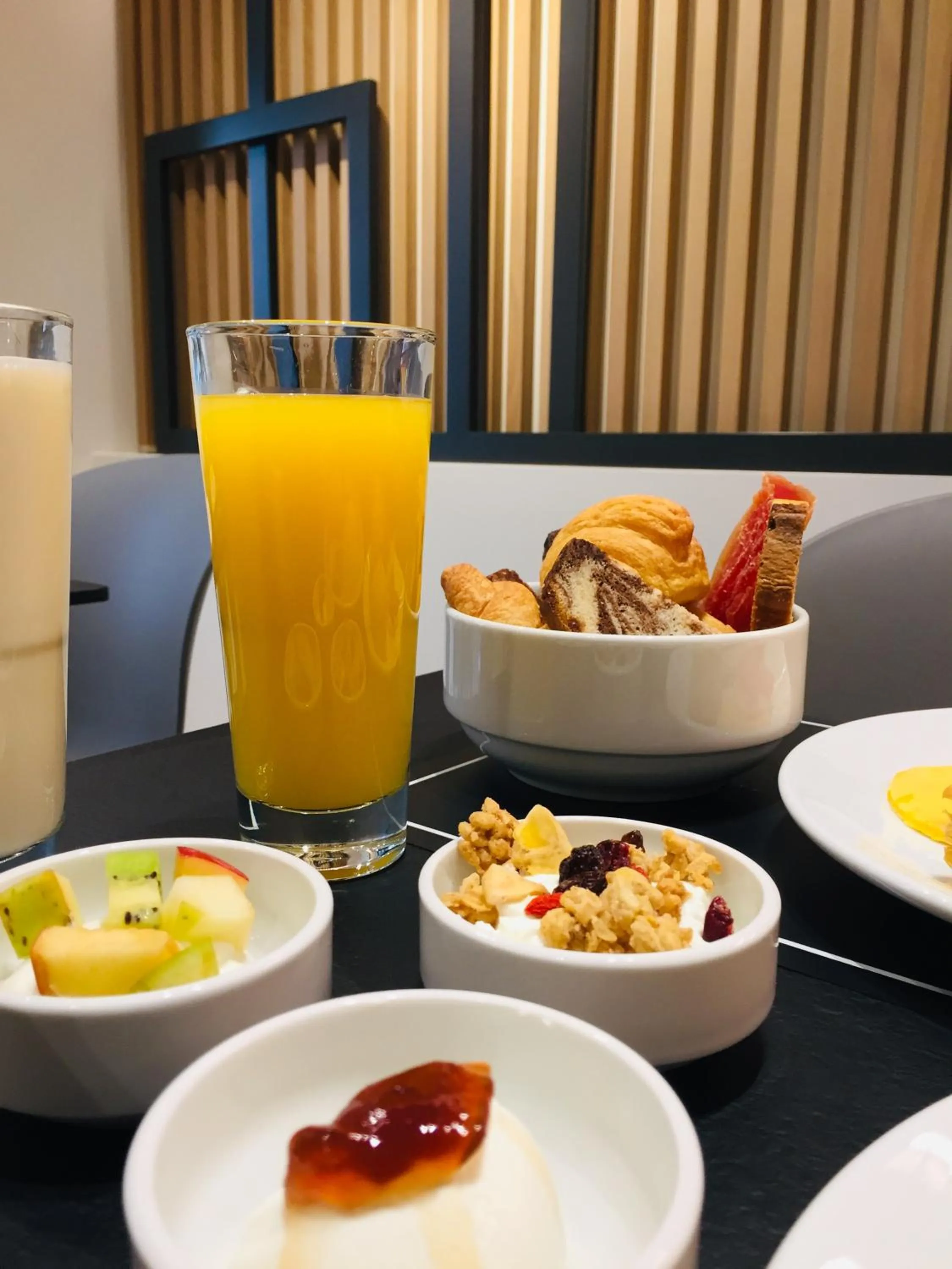 Food in Urban Frame Plaka