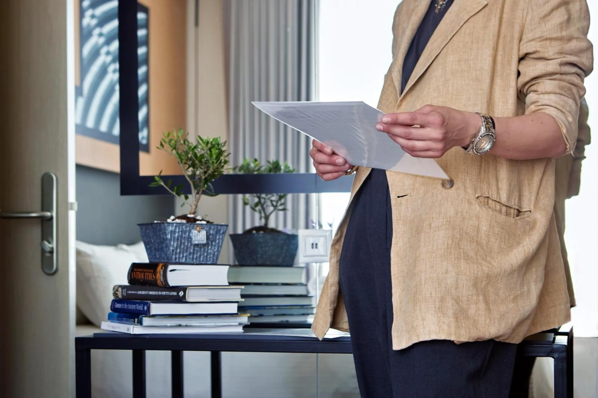 People in Urban Frame Plaka