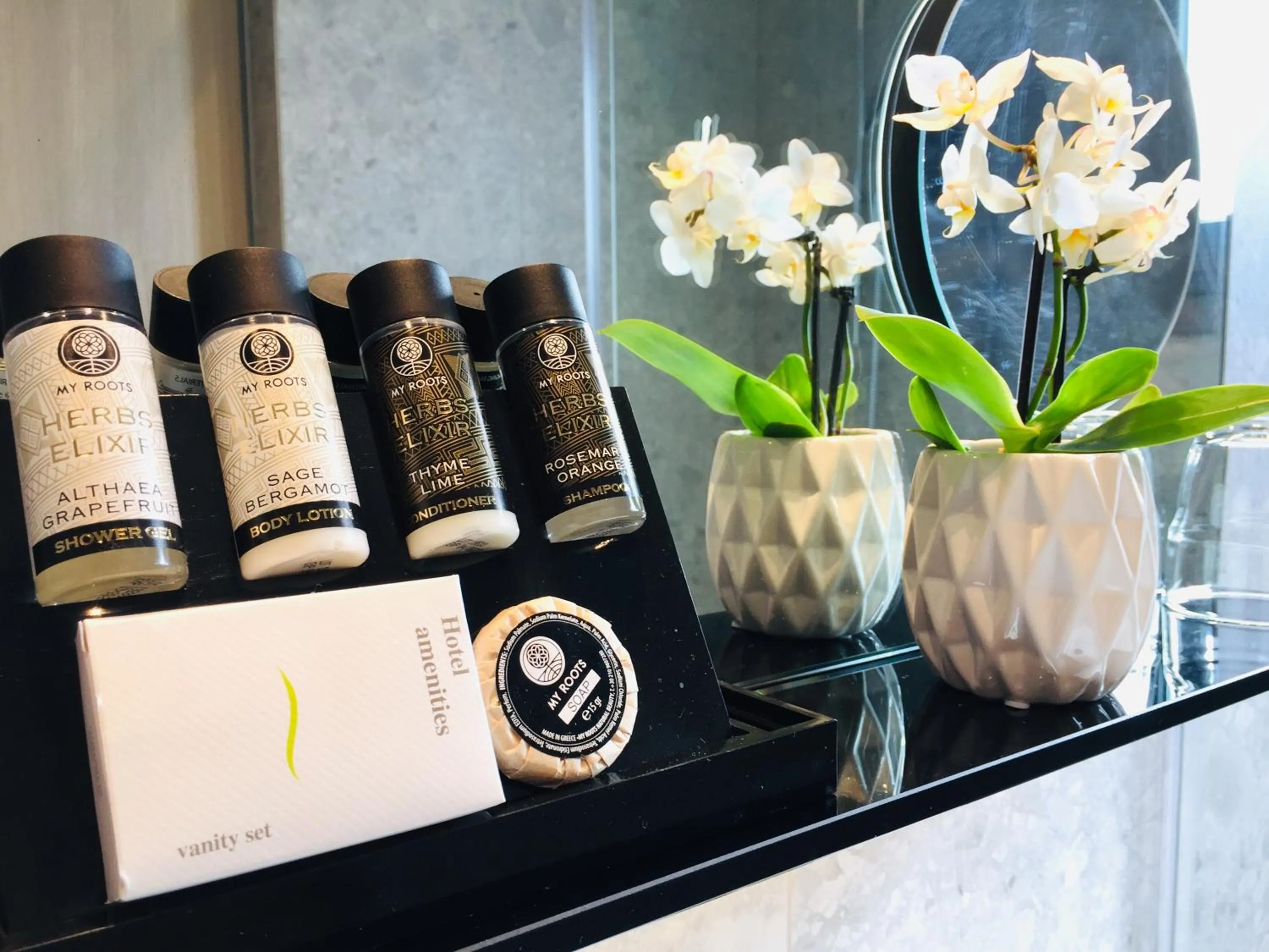 Bathroom in Urban Frame Plaka