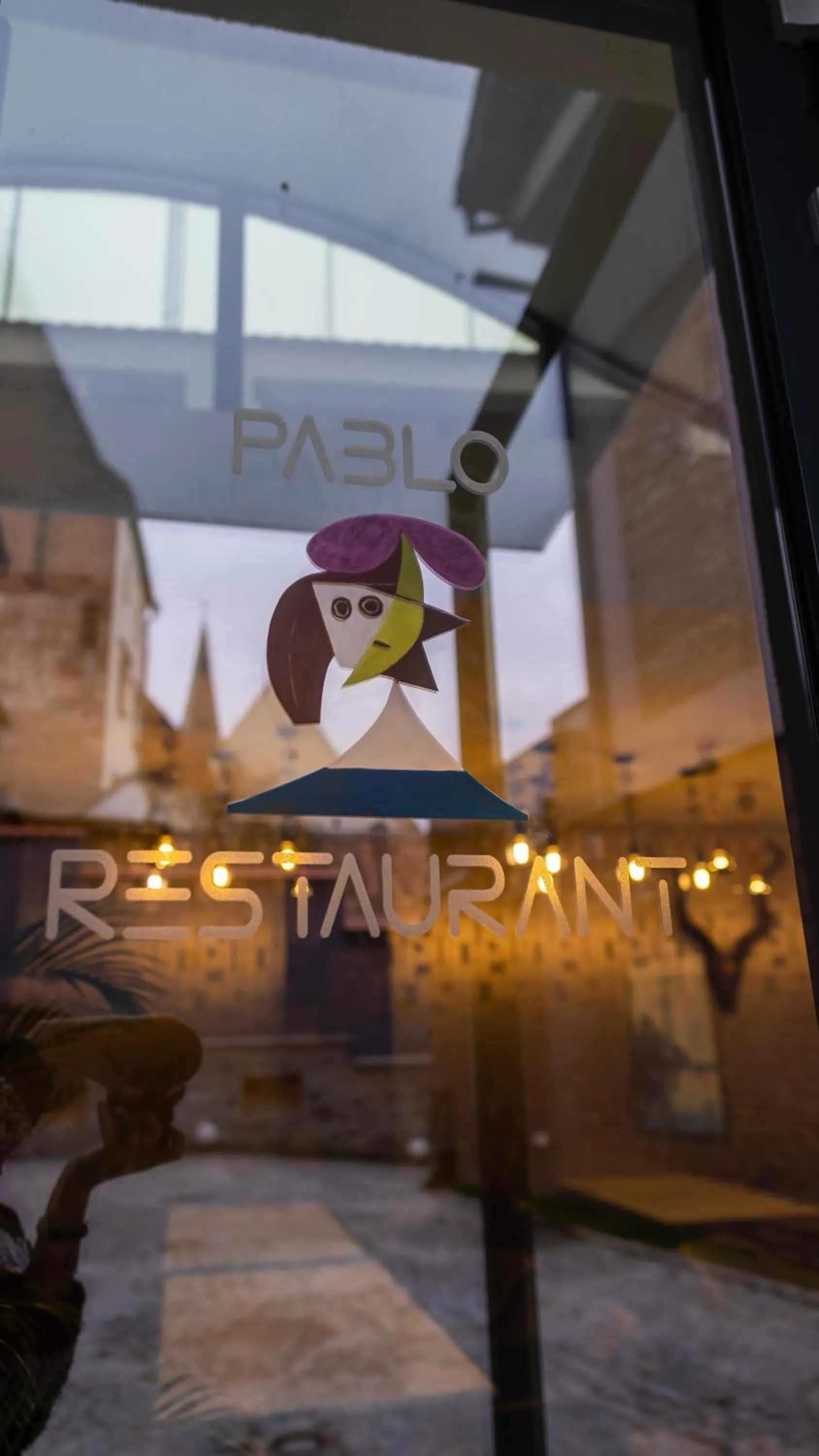 Restaurant/places to eat in ART Hotel