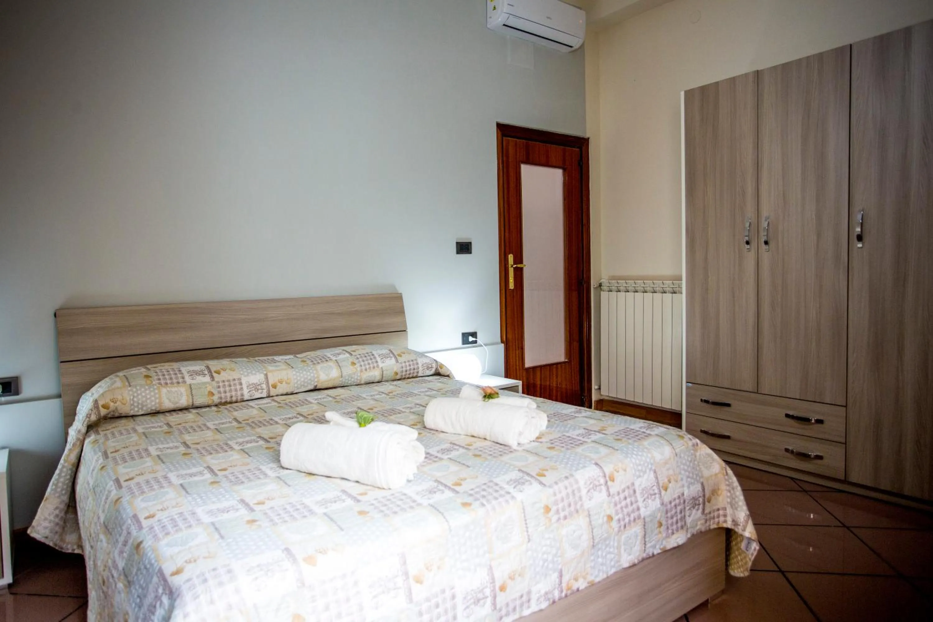 Photo of the whole room, Bed in B&B L'Aurora CAPUA