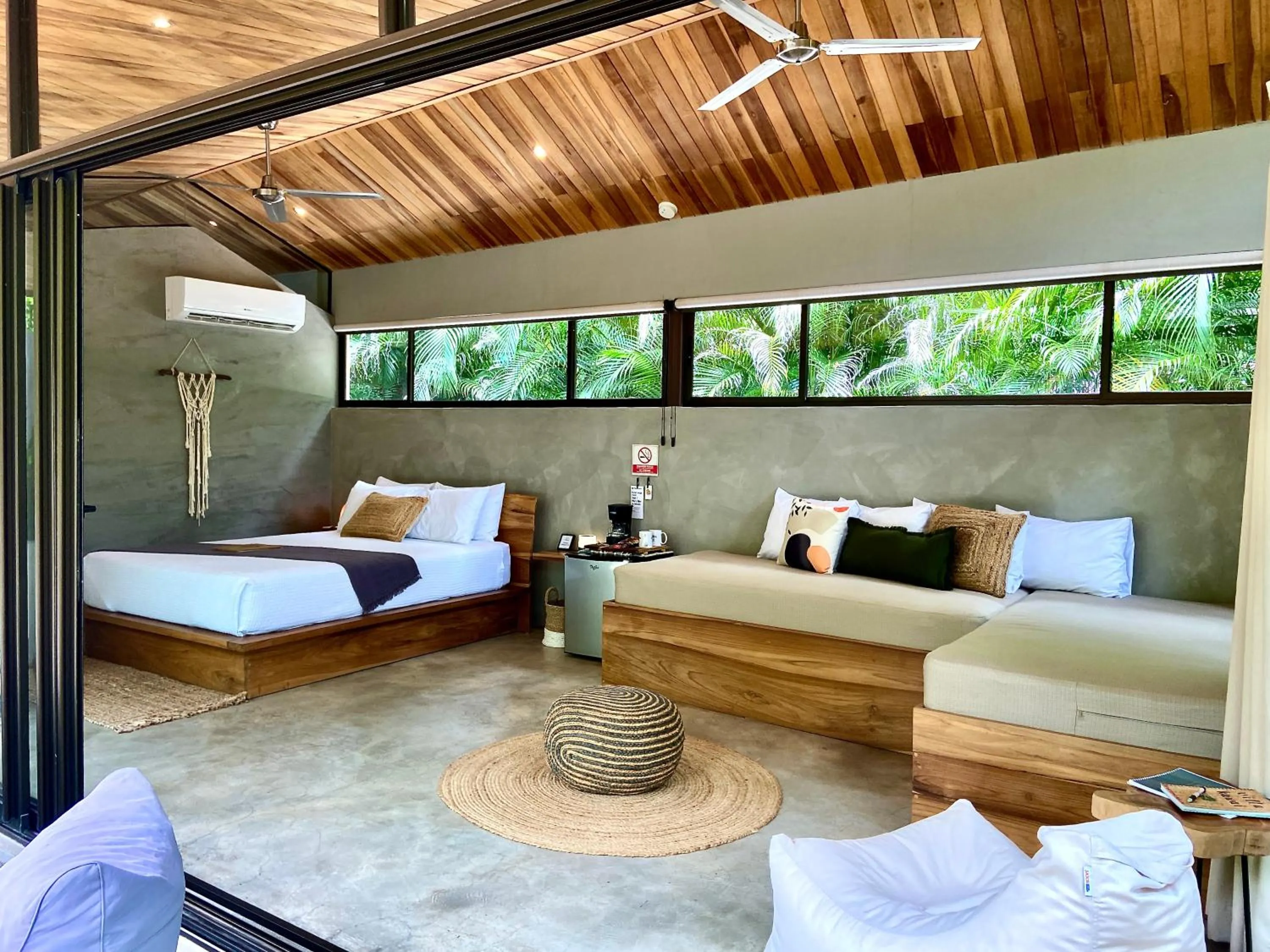 Photo of the whole room, Bed in Villas Kalei