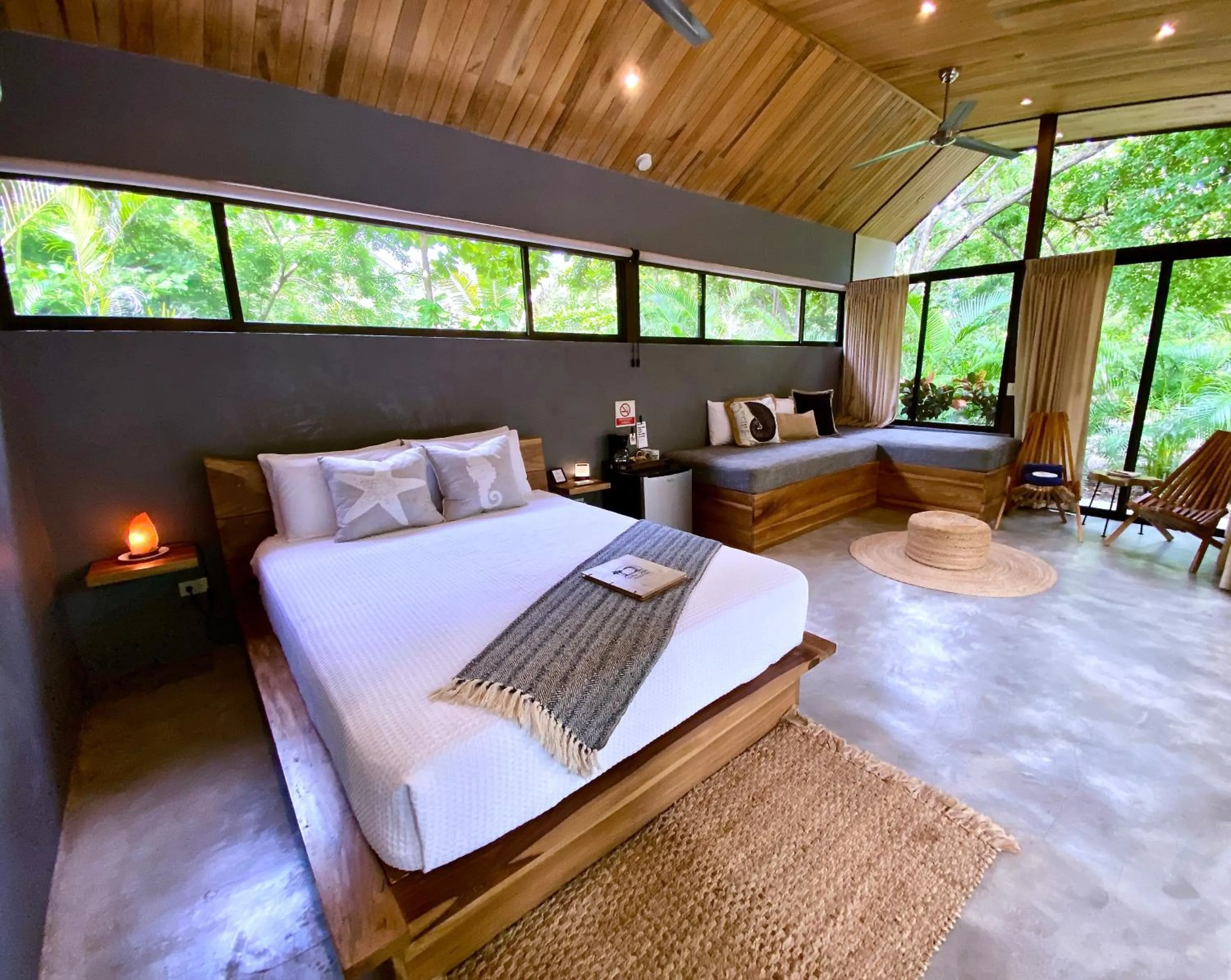Photo of the whole room, Bed in Villas Kalei