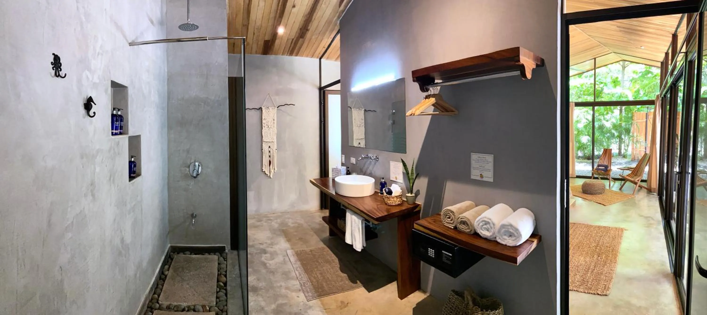 Bathroom, Bed in Villas Kalei