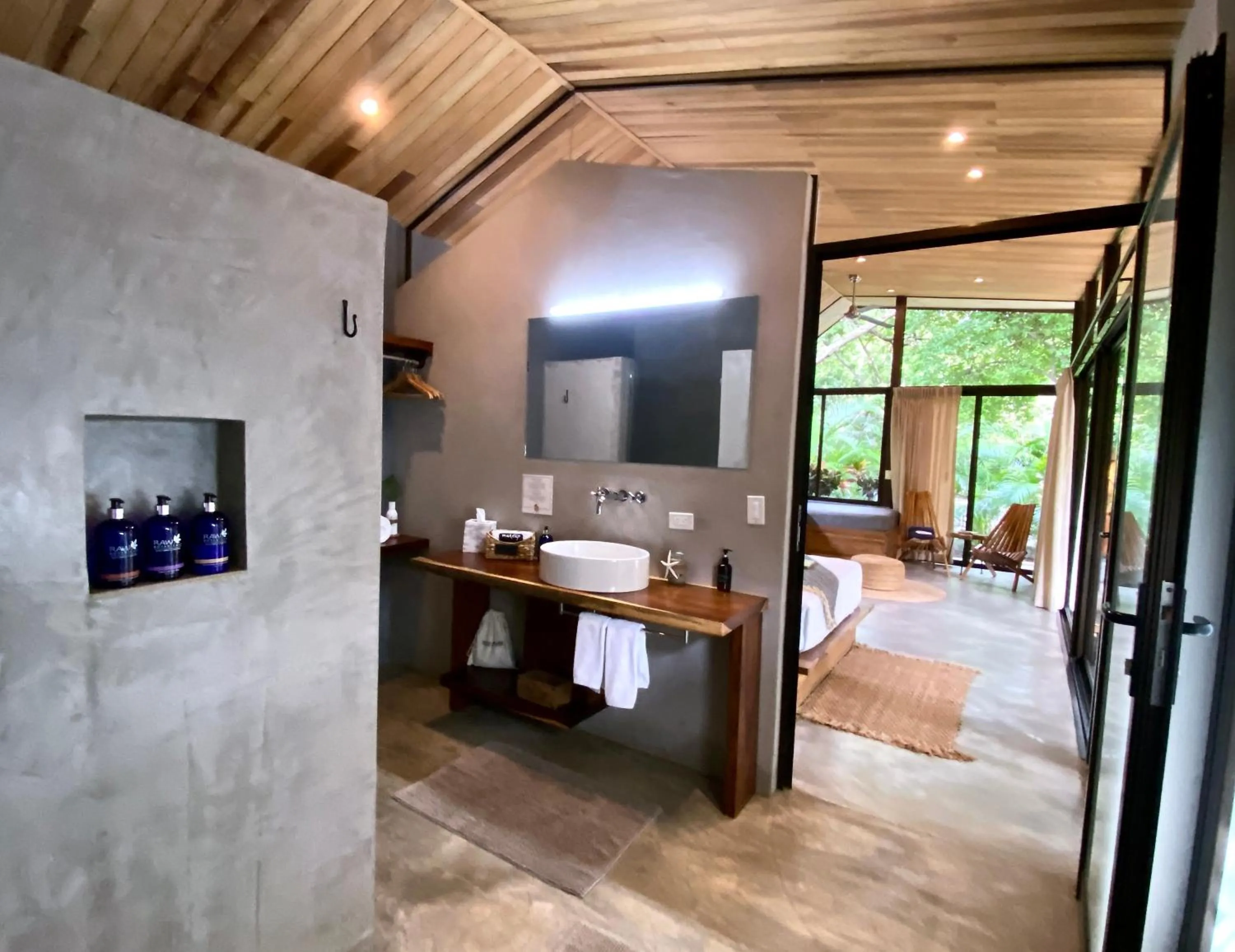 Bathroom, Bed in Villas Kalei