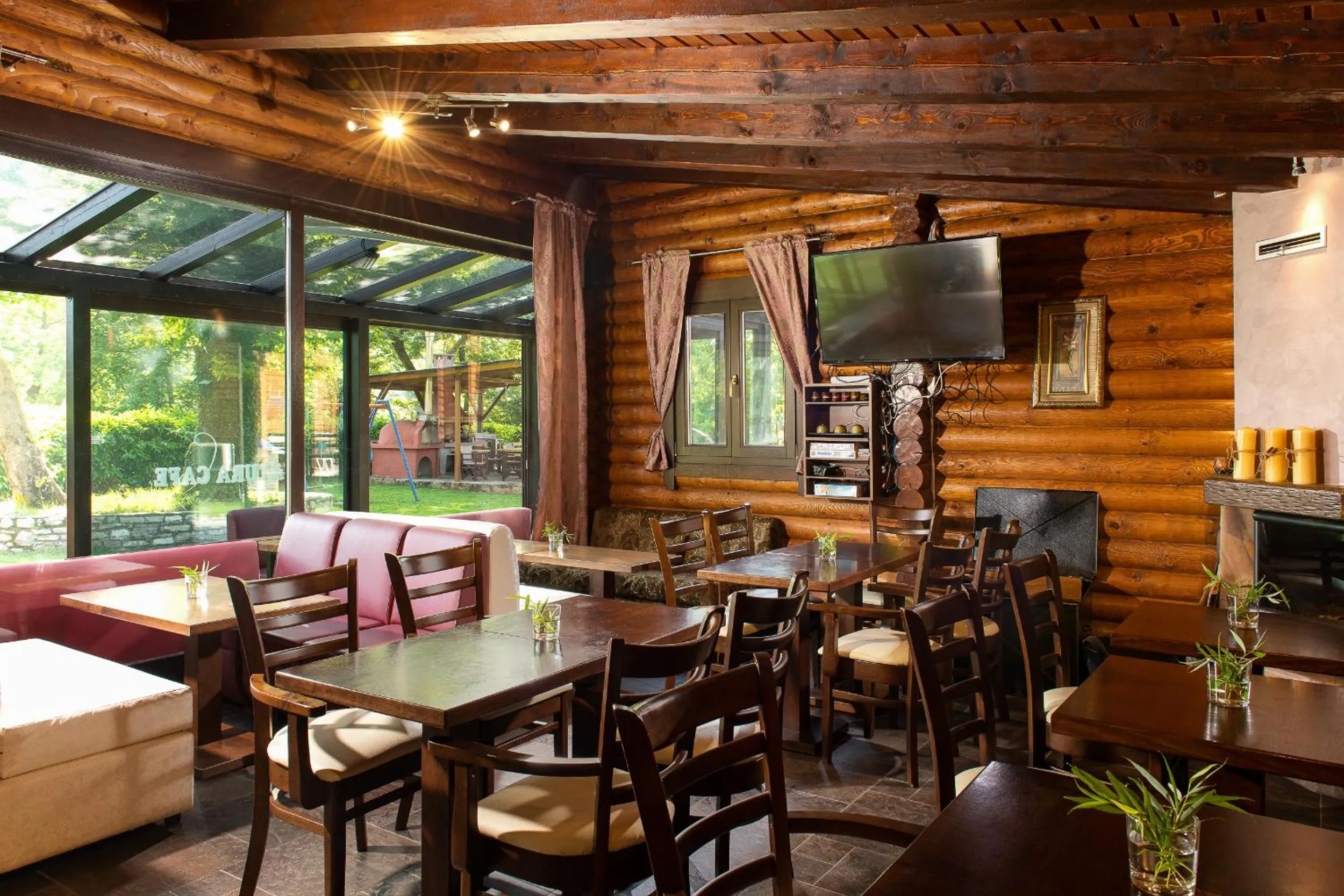 Restaurant/places to eat in Natura Chalets