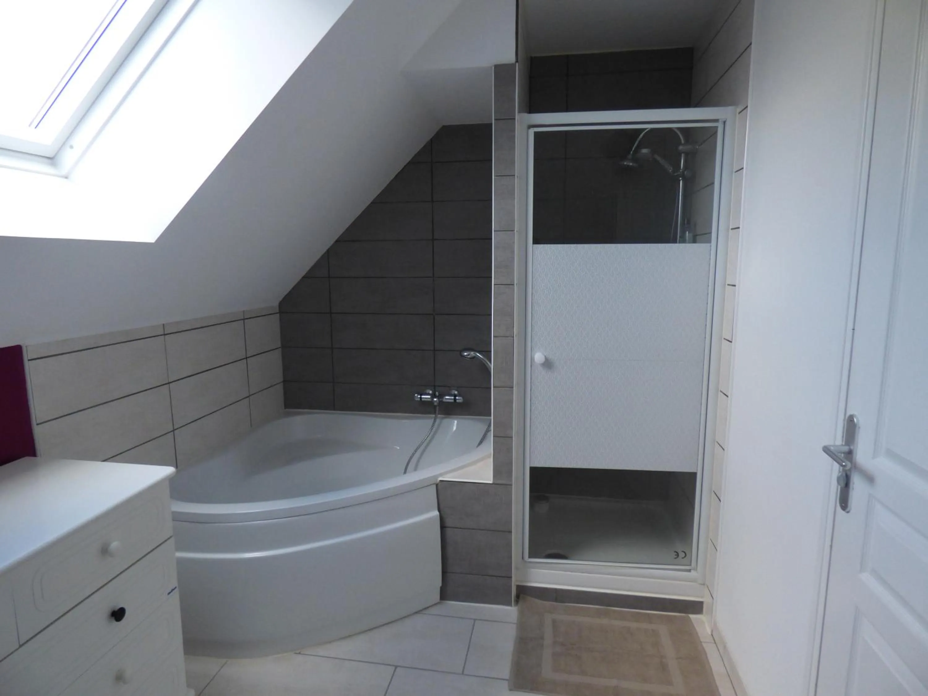 Bathroom in Chambre familiale proche Mont St Michel