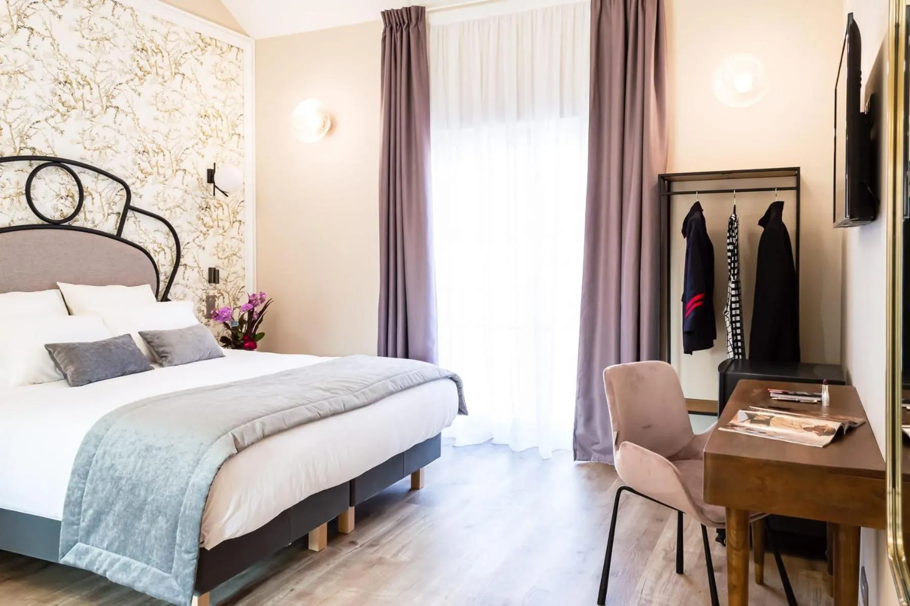 Bed in Hotel des Iris