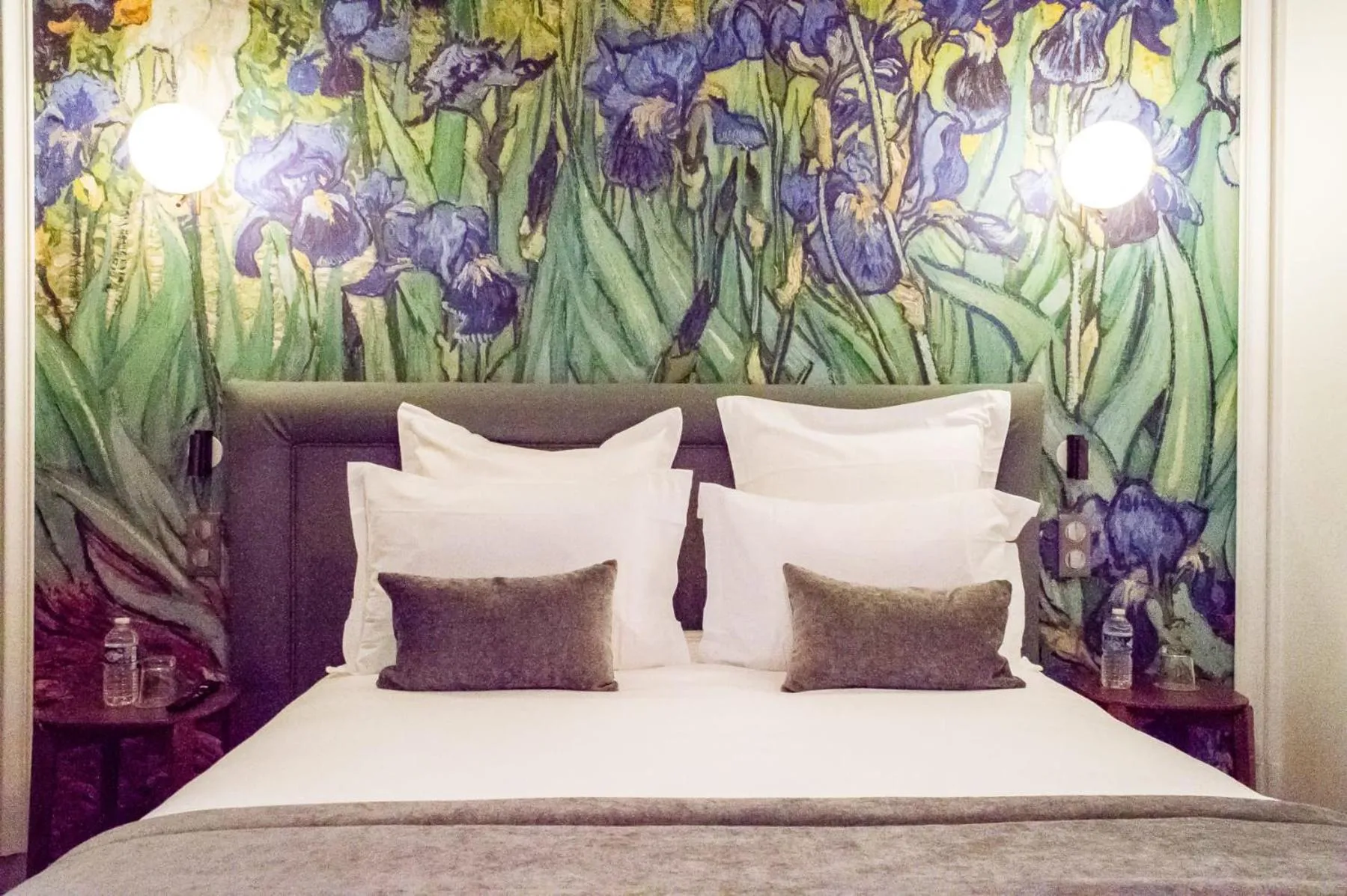 Bed in Hotel des Iris