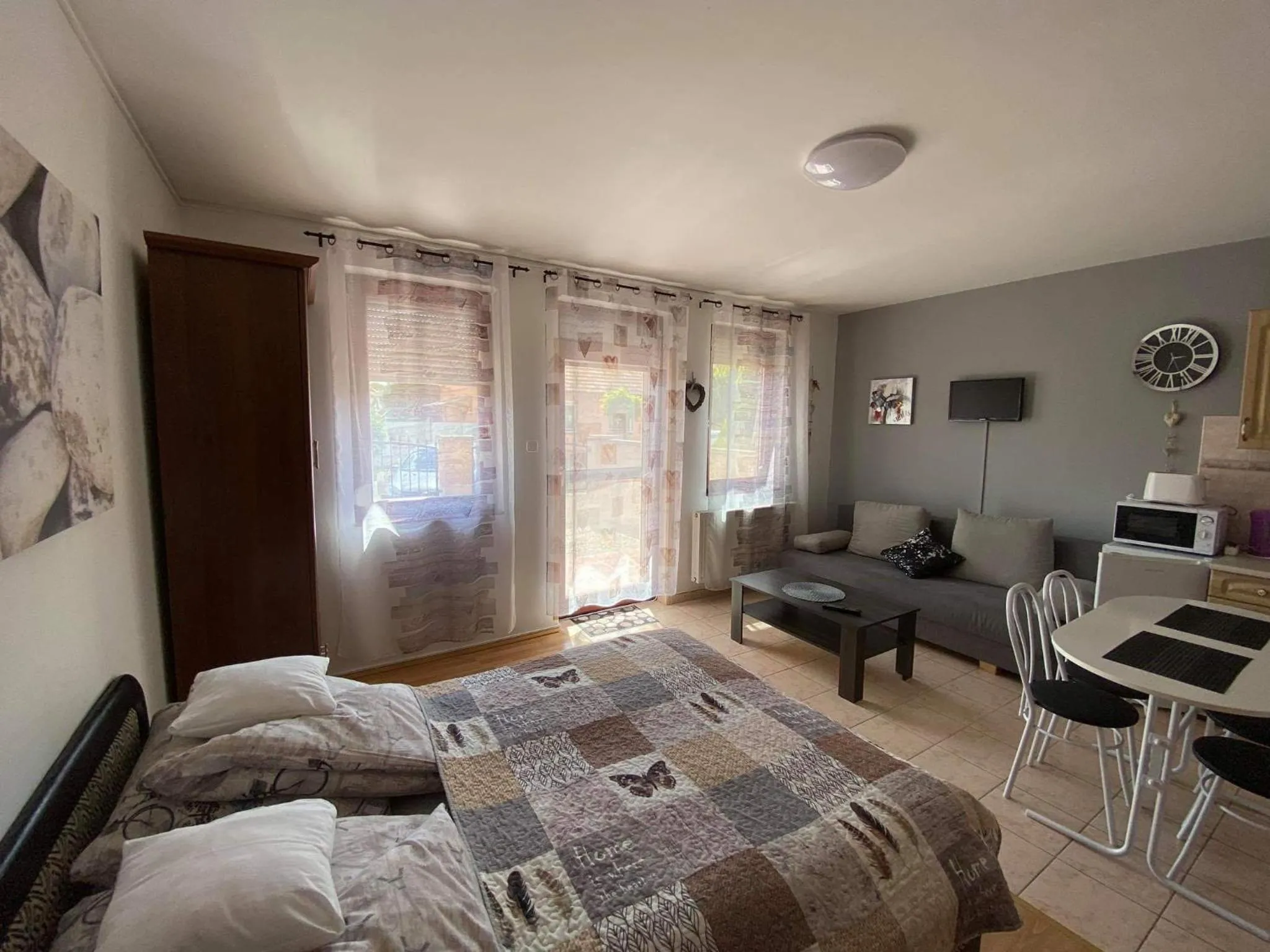Living room, Bed in Hellasz Apartman