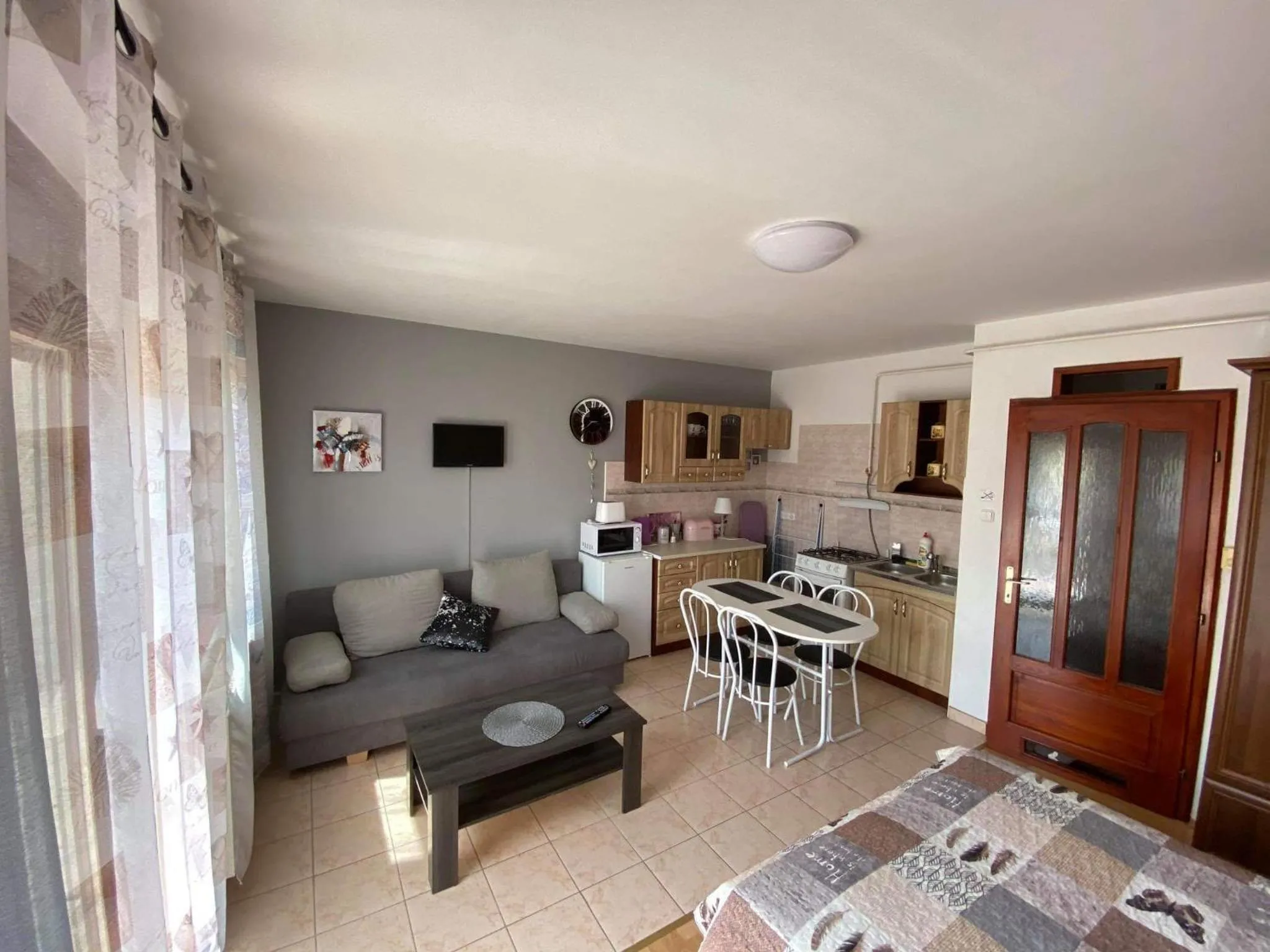 Kitchen or kitchenette in Hellasz Apartman