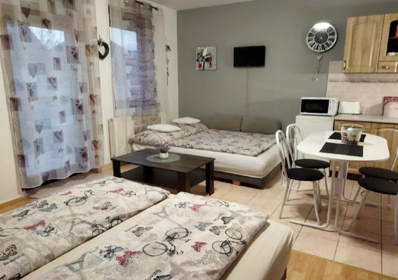 Bedroom, Bed in Hellasz Apartman