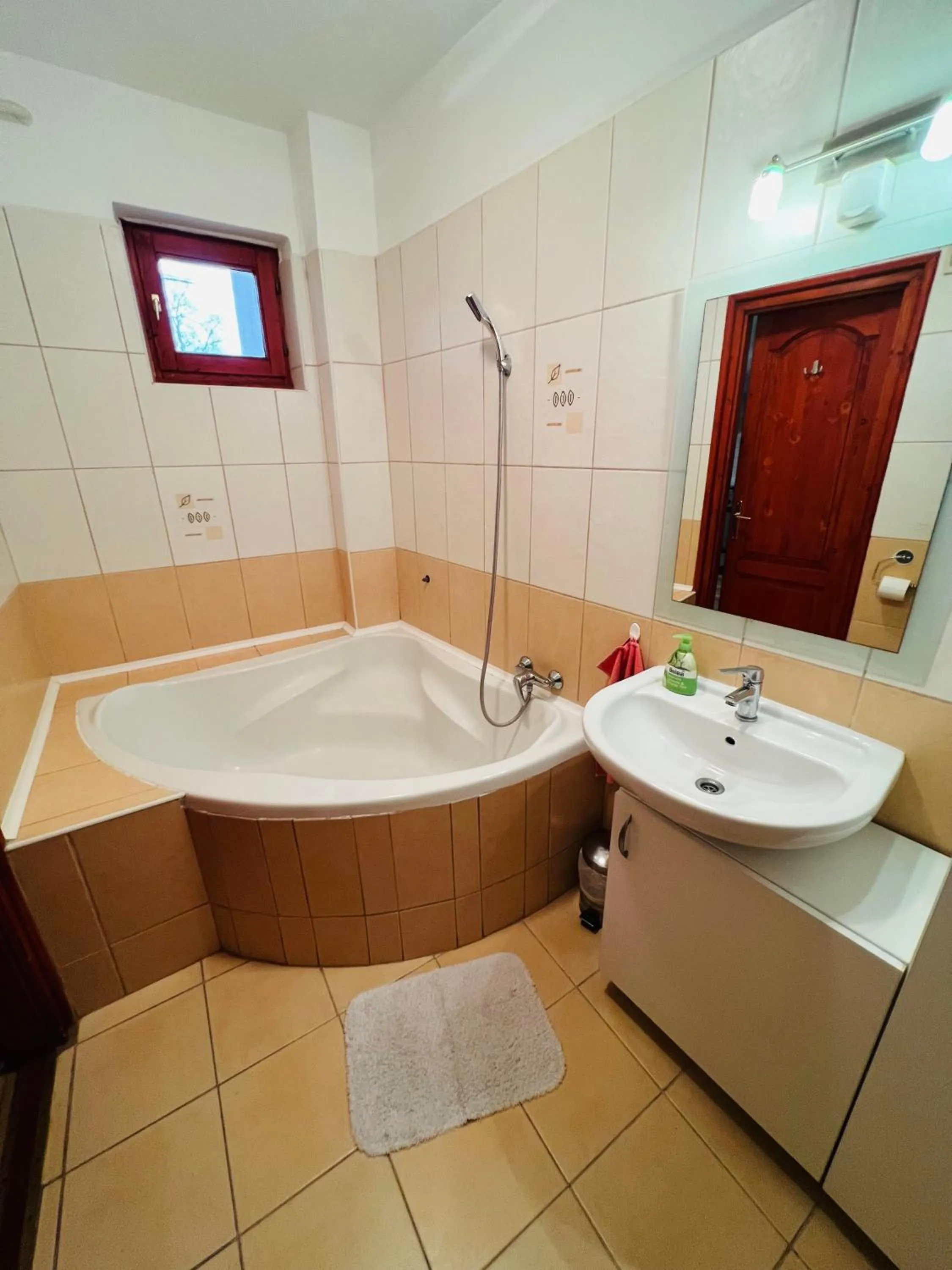 Bathroom in Hellasz Apartman
