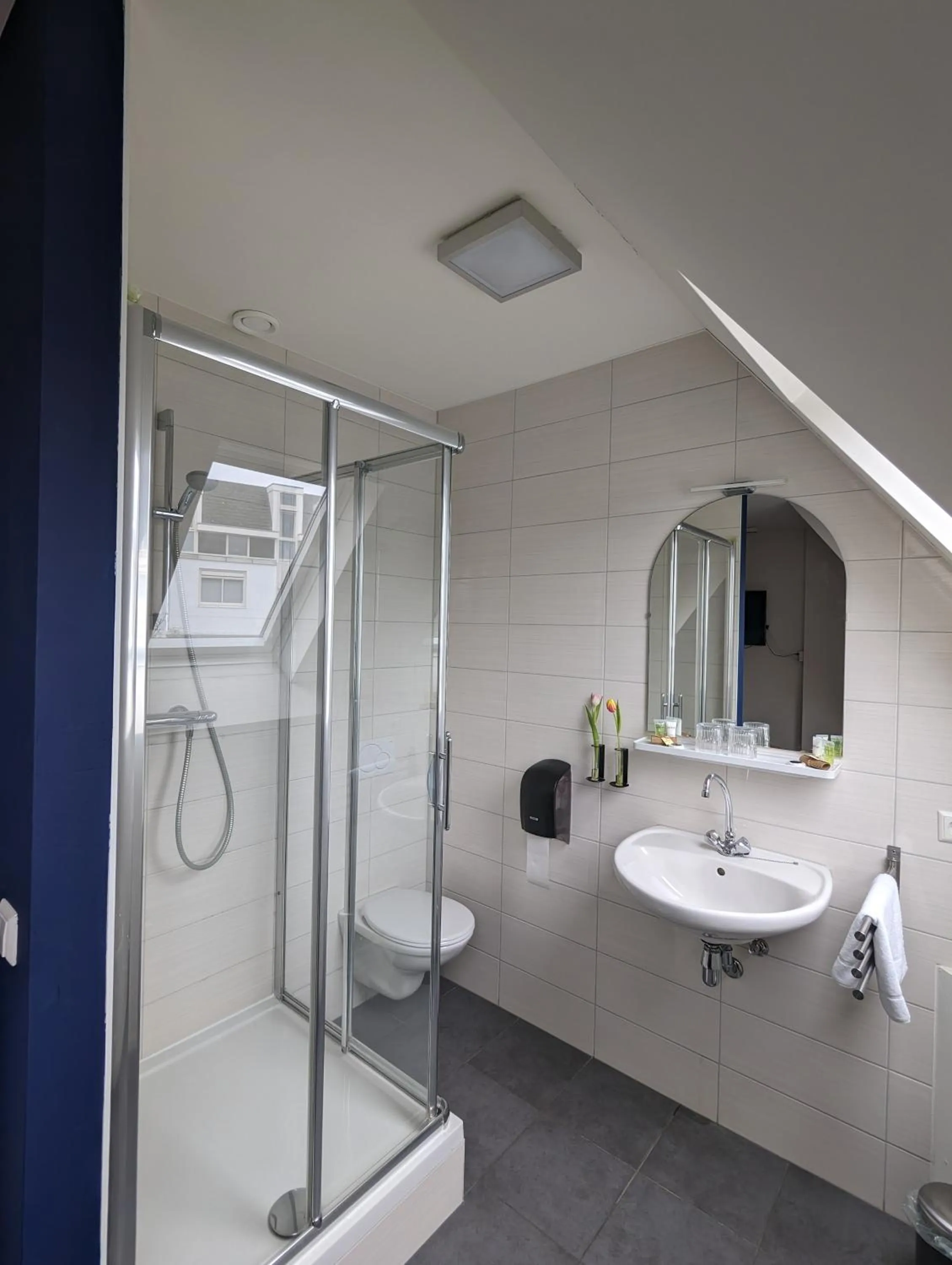 Shower in OTTO Boutique Hotel