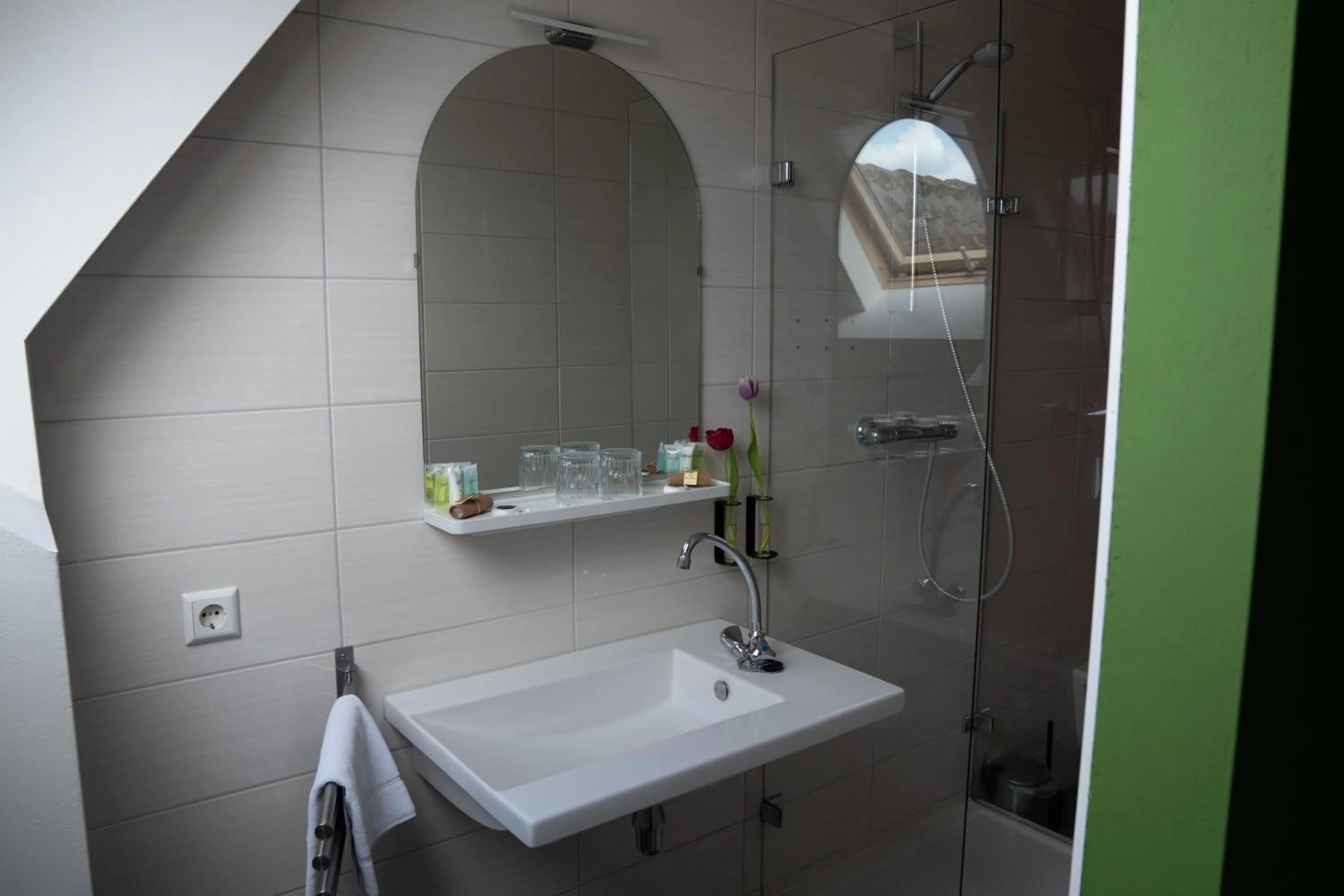 Shower in OTTO Boutique Hotel