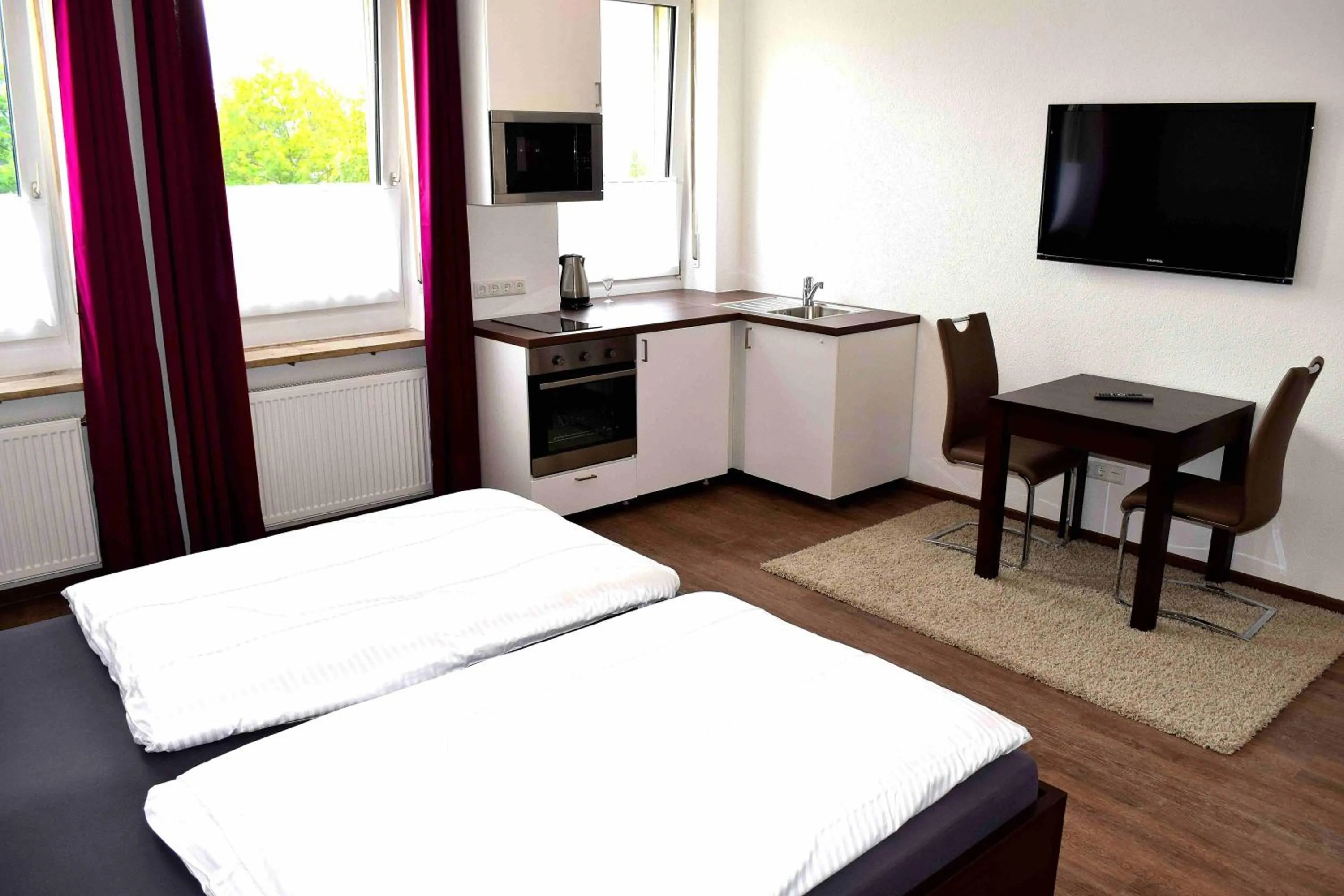 Kitchen or kitchenette, Bed in Boardinghouse - Stadtvilla Budget