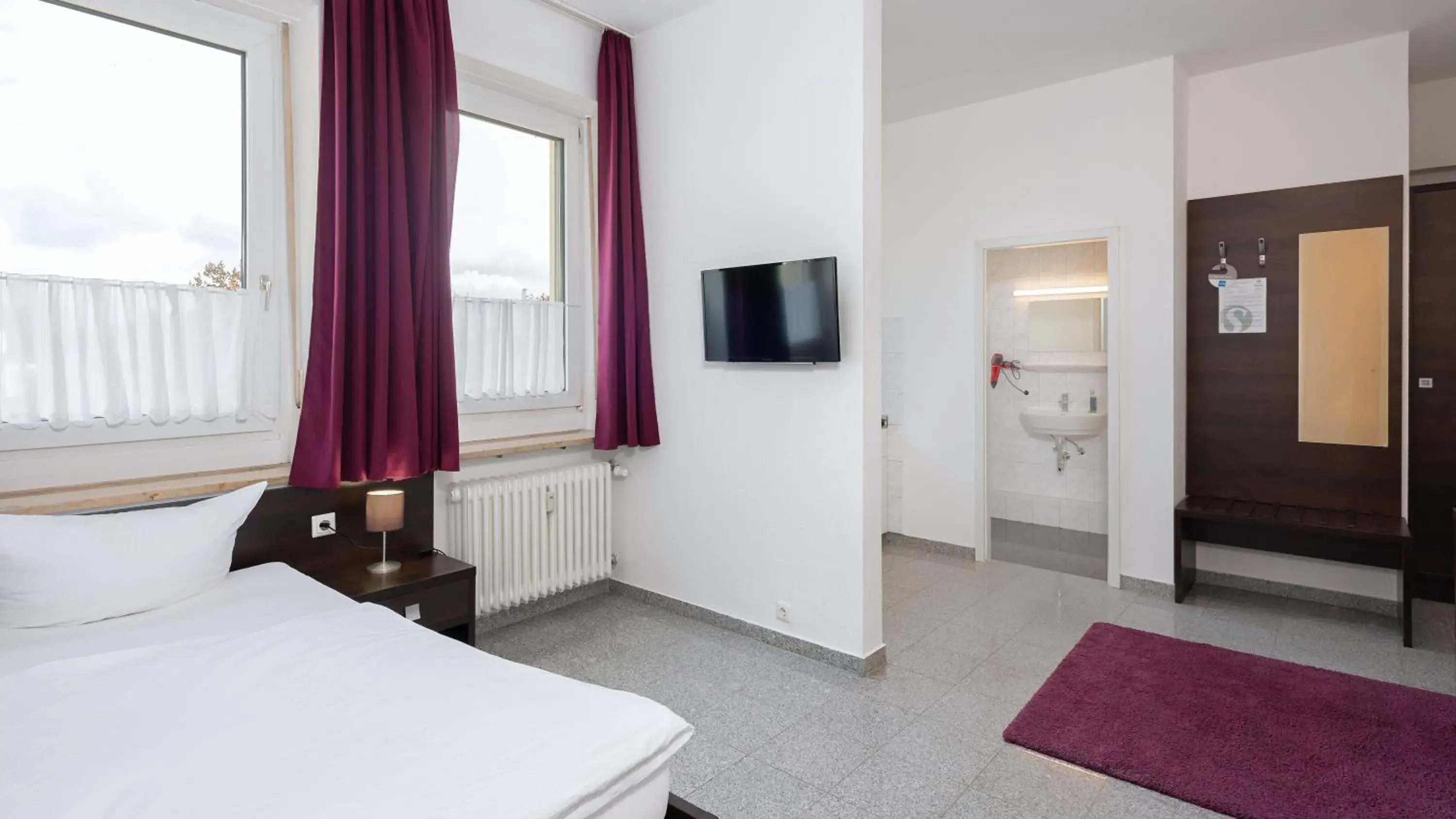 Bedroom, Bed in Boardinghouse - Stadtvilla Budget Bedroom, Bed in Boardinghouse - Stadtvilla Budget