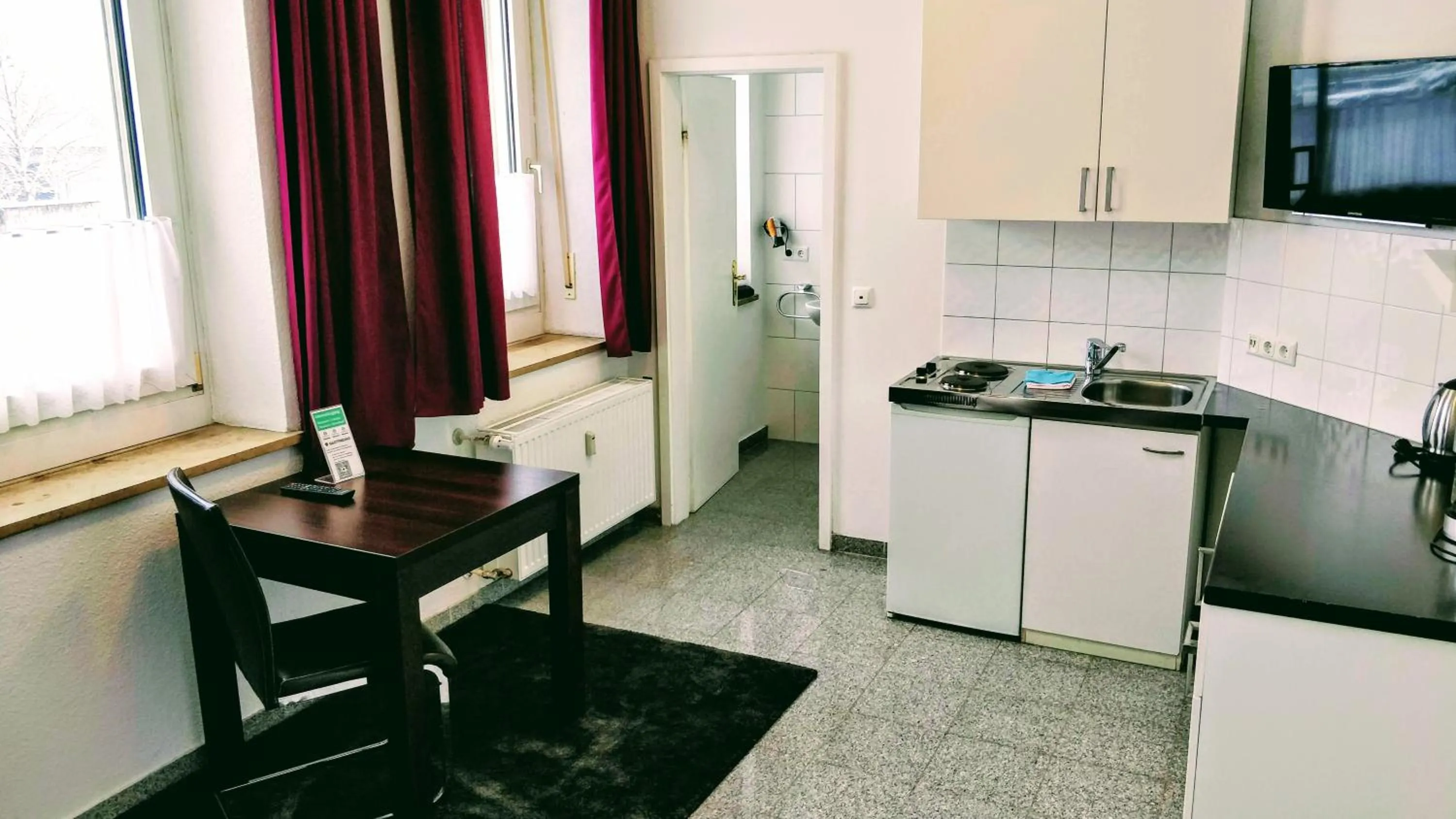 Kitchen or kitchenette in Boardinghouse - Stadtvilla Budget