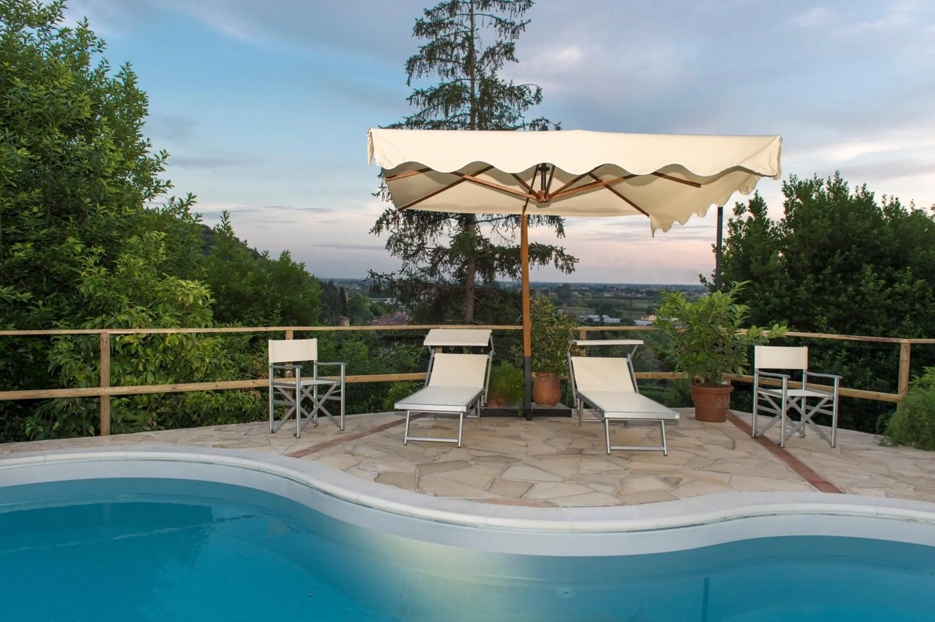 Villa Alta - Residenza d'epoca con piscina Villa Alta - Residenza d'epoca con piscina