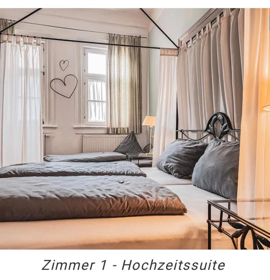 Bed in Hotel Weinstube am Markt