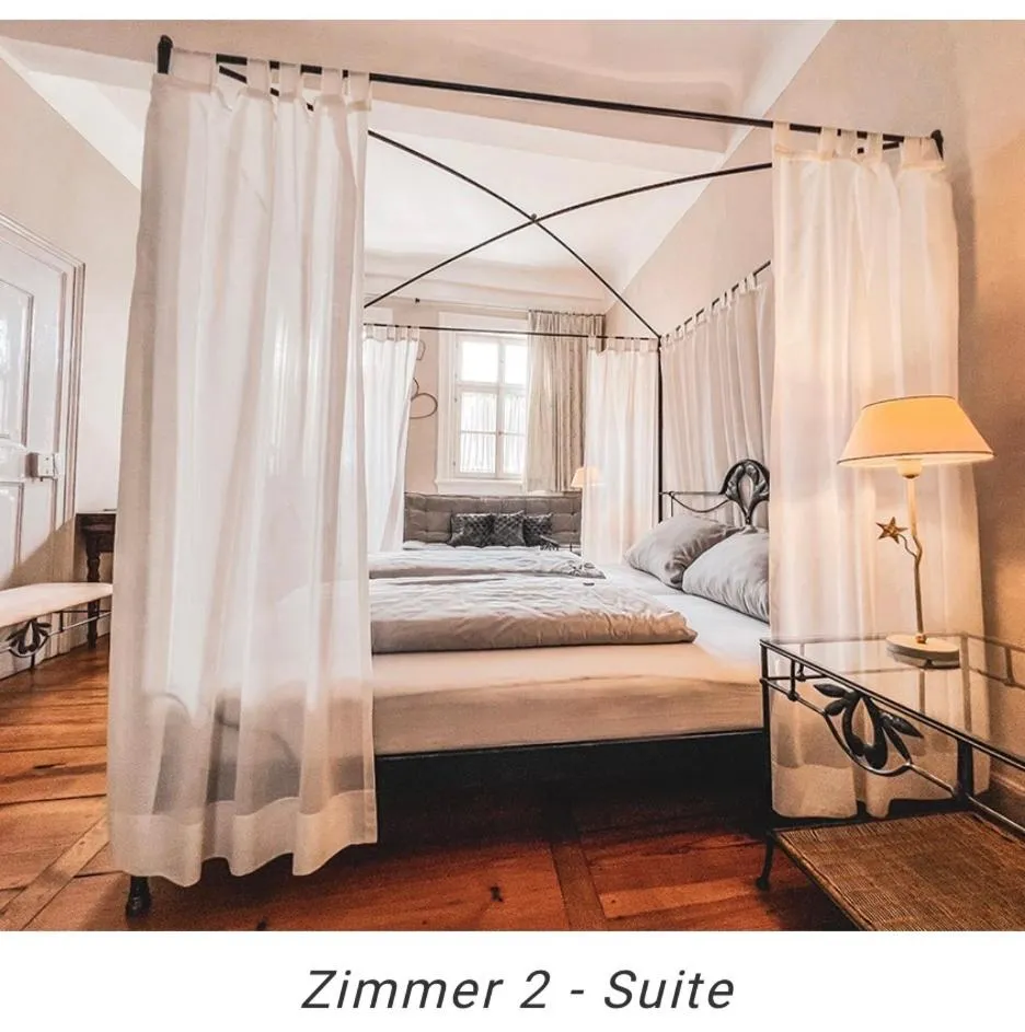 Bed in Hotel Weinstube am Markt