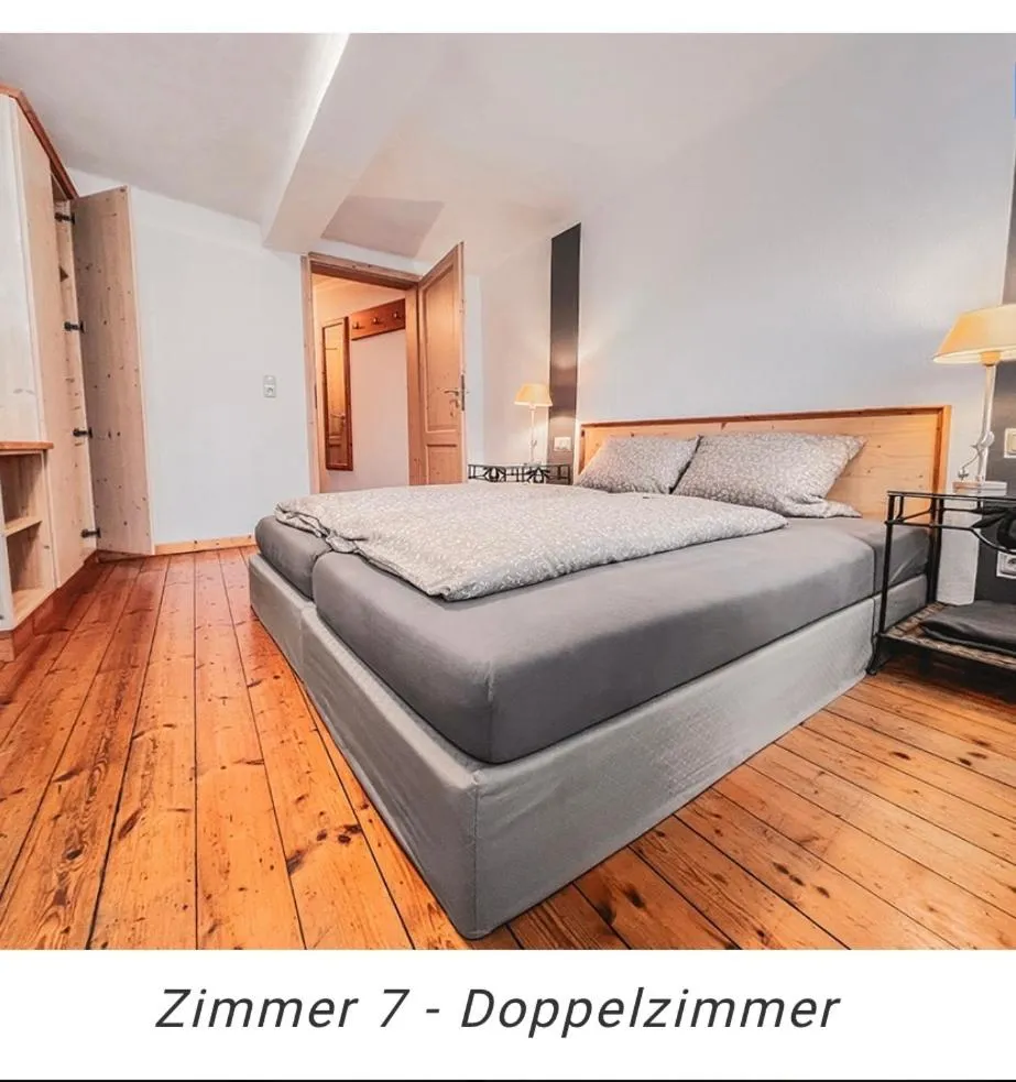 Bed in Hotel Weinstube am Markt