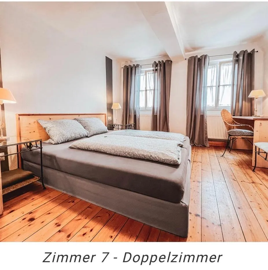 Bed in Hotel Weinstube am Markt